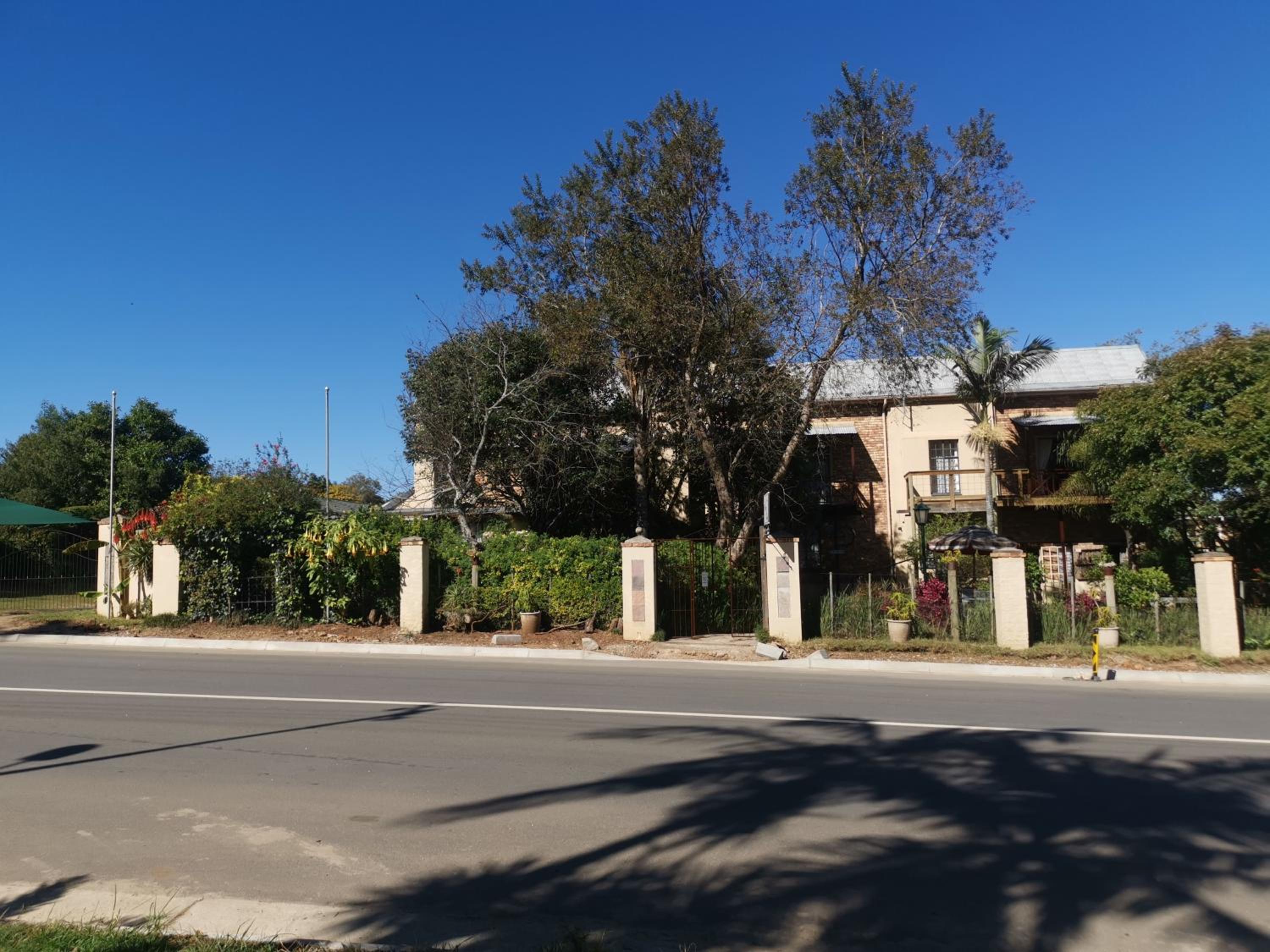 Autumn Breeze Manor Guest House