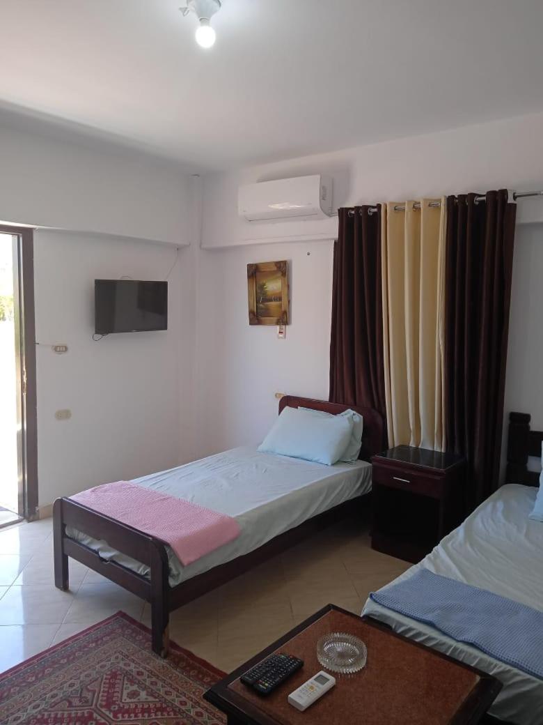1CH1 studio 2beds ground floor sea view 114 green beach view 2