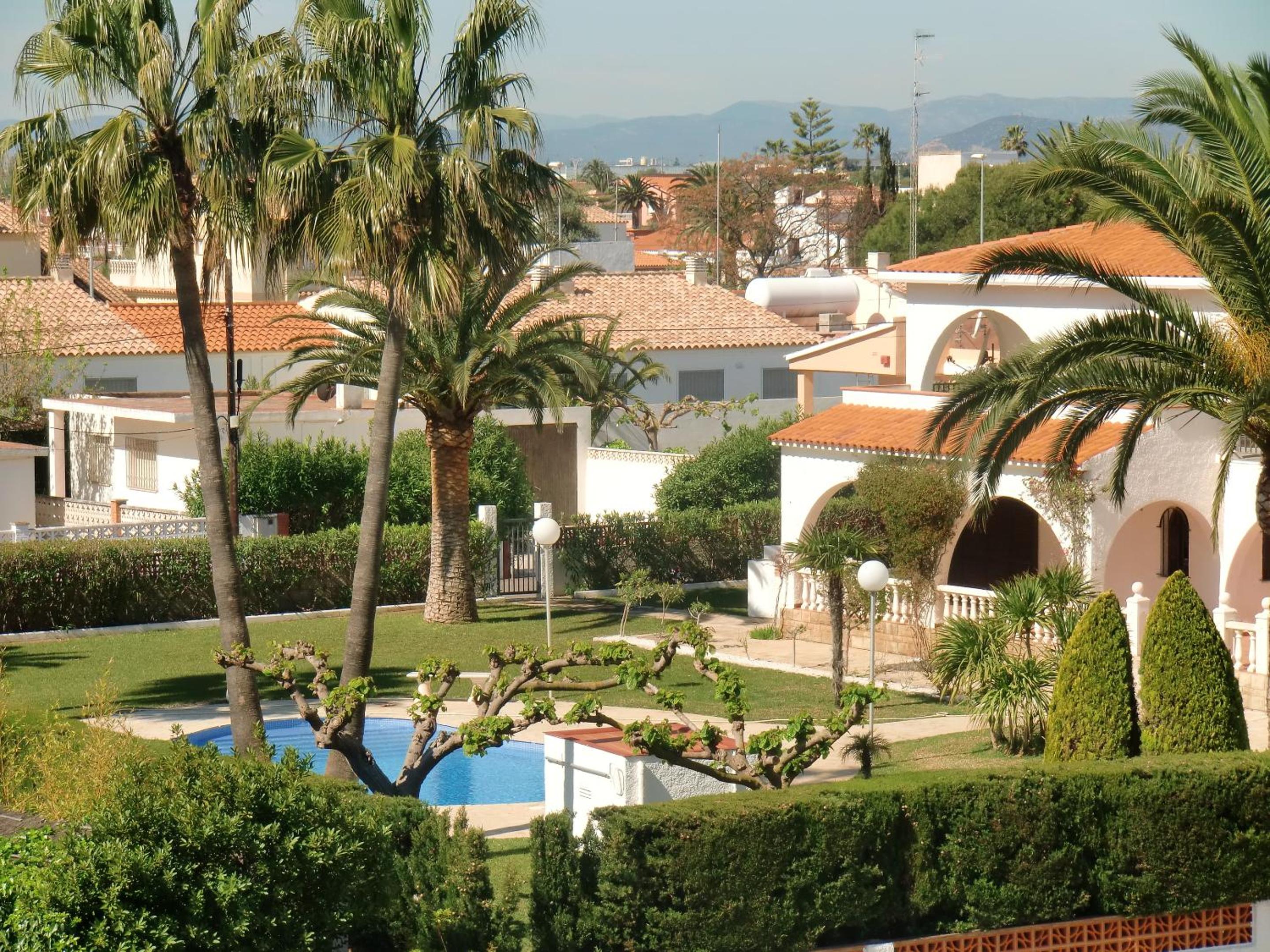 Modern apartment in Vinaròs with sea view and shared pool