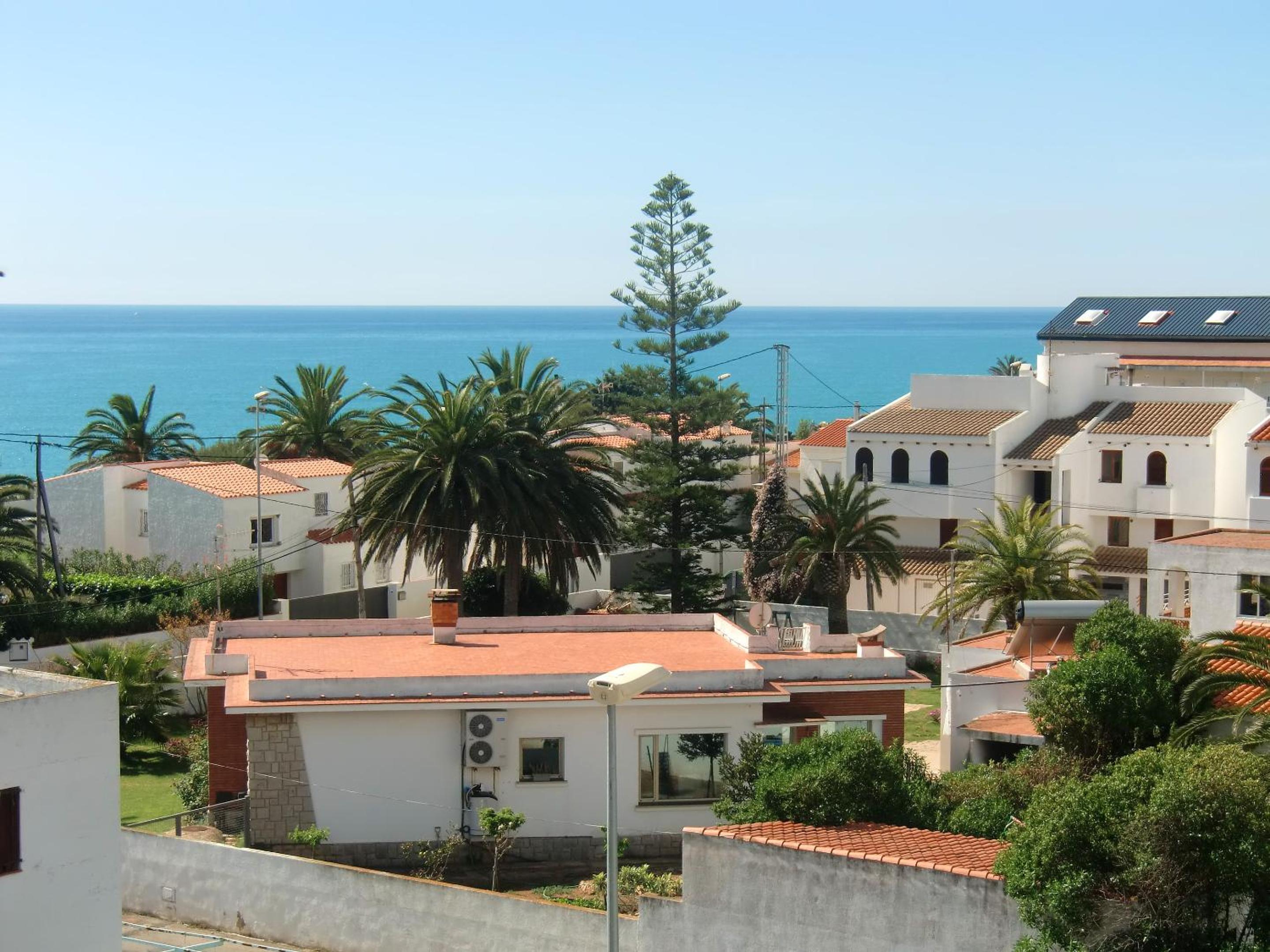 Modern apartment in Vinaròs with sea view and shared pool