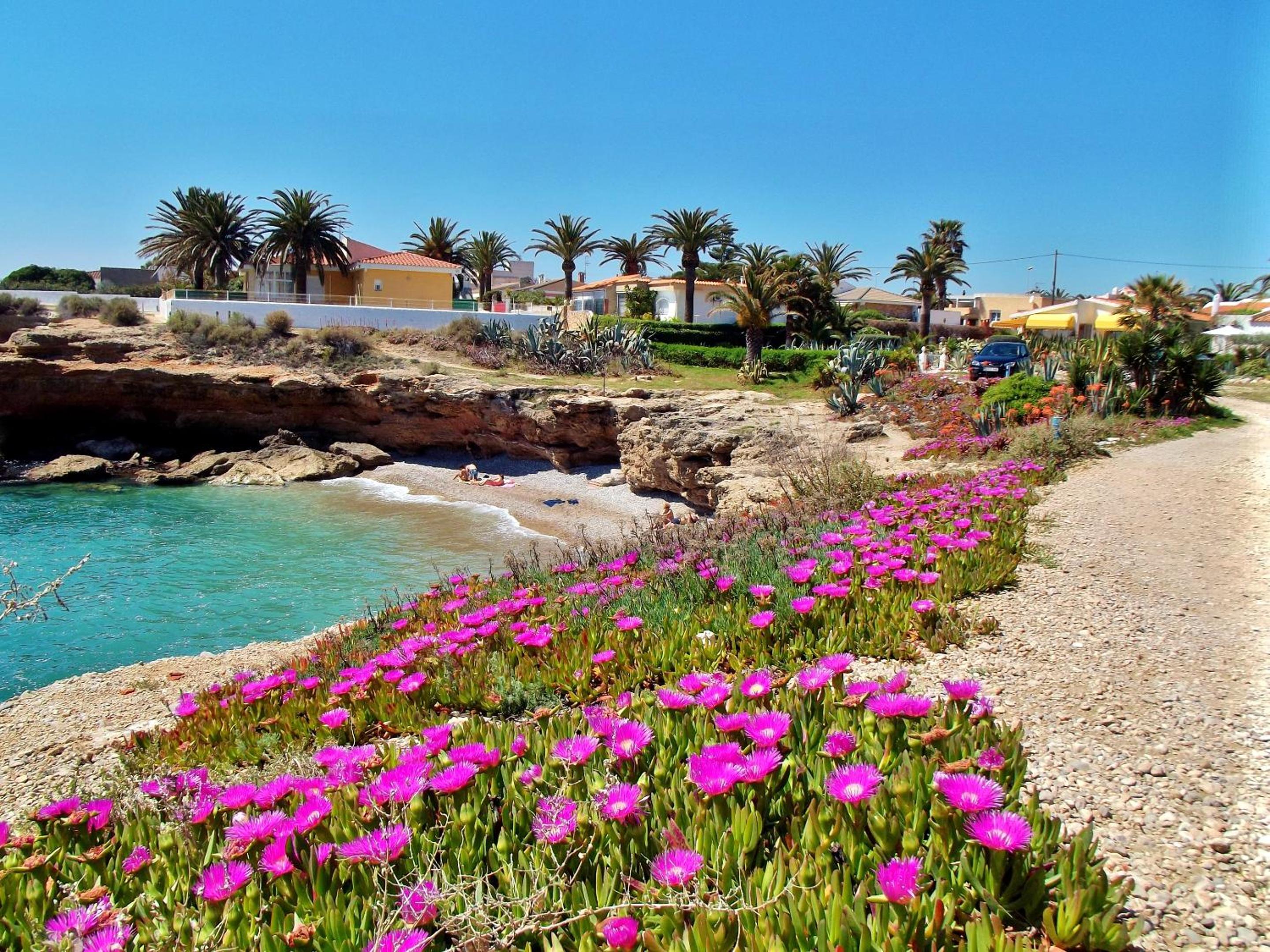 Modern apartment in Vinaròs with sea view and shared pool