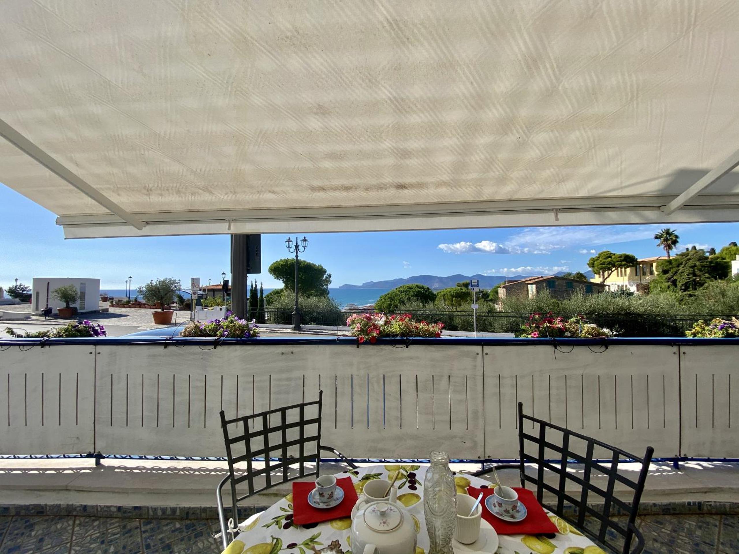 Holidaycasa Mike - Con terrazzo vista mare view 3
