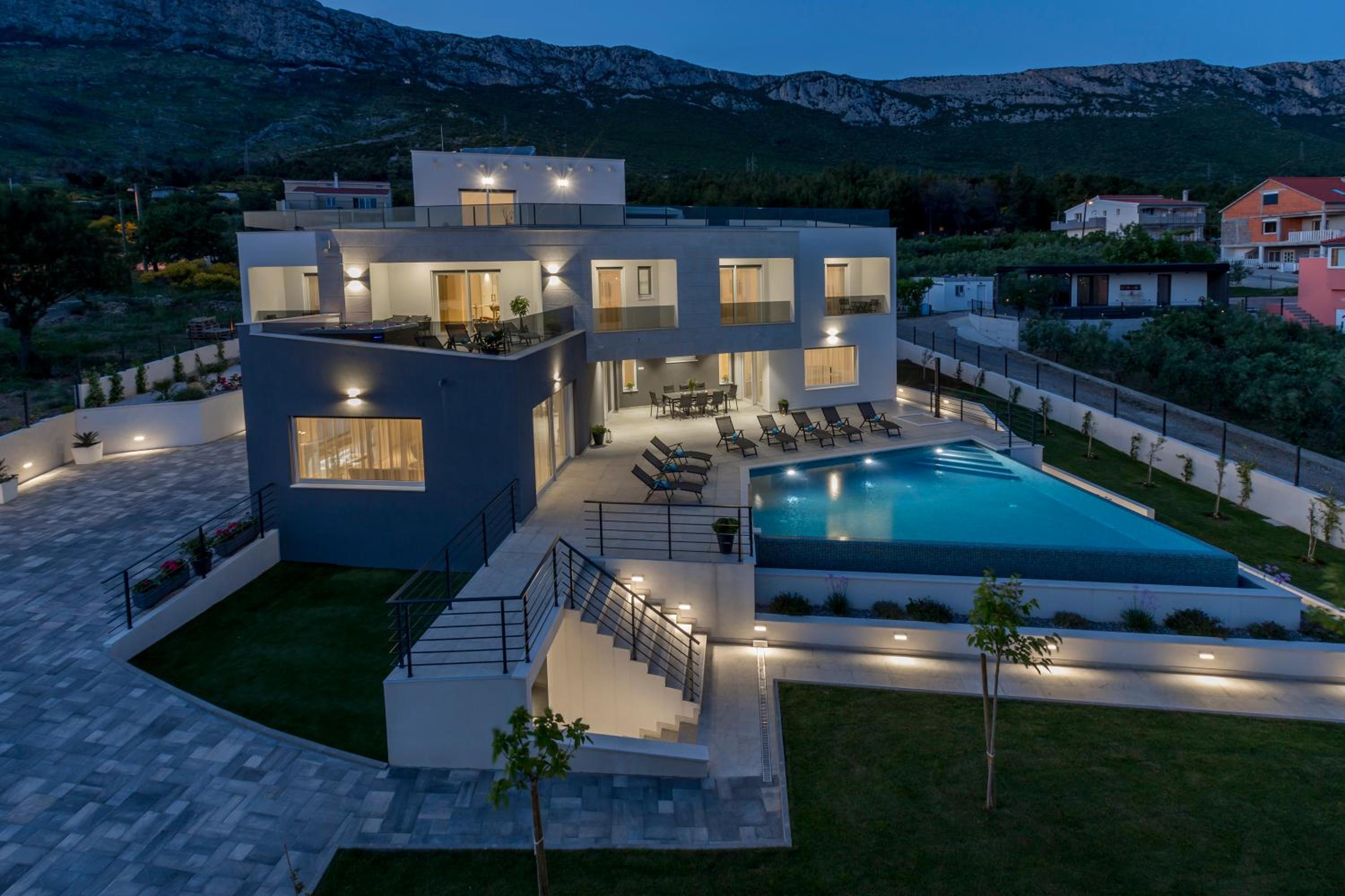 Luxurious Villa Meri view 3