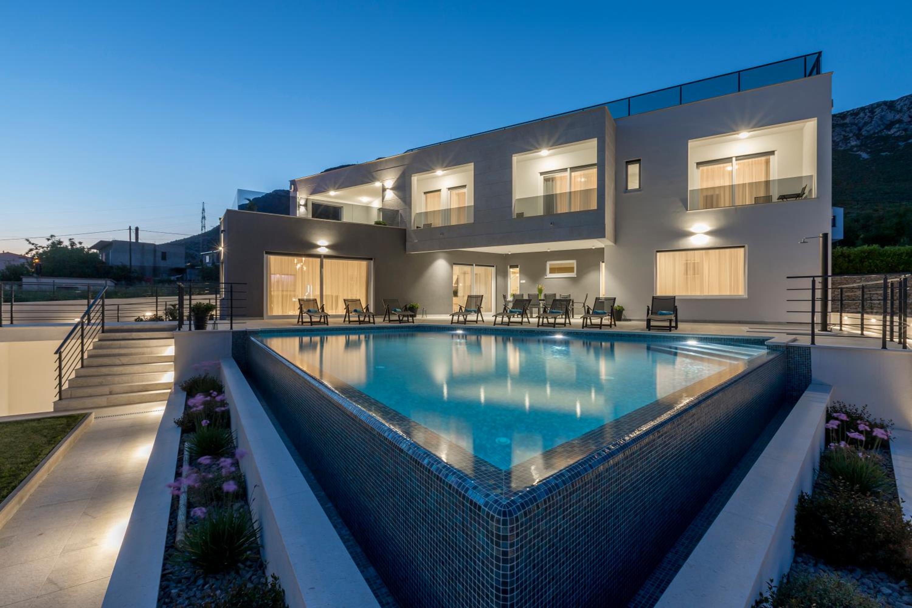 Luxurious Villa Meri view 5
