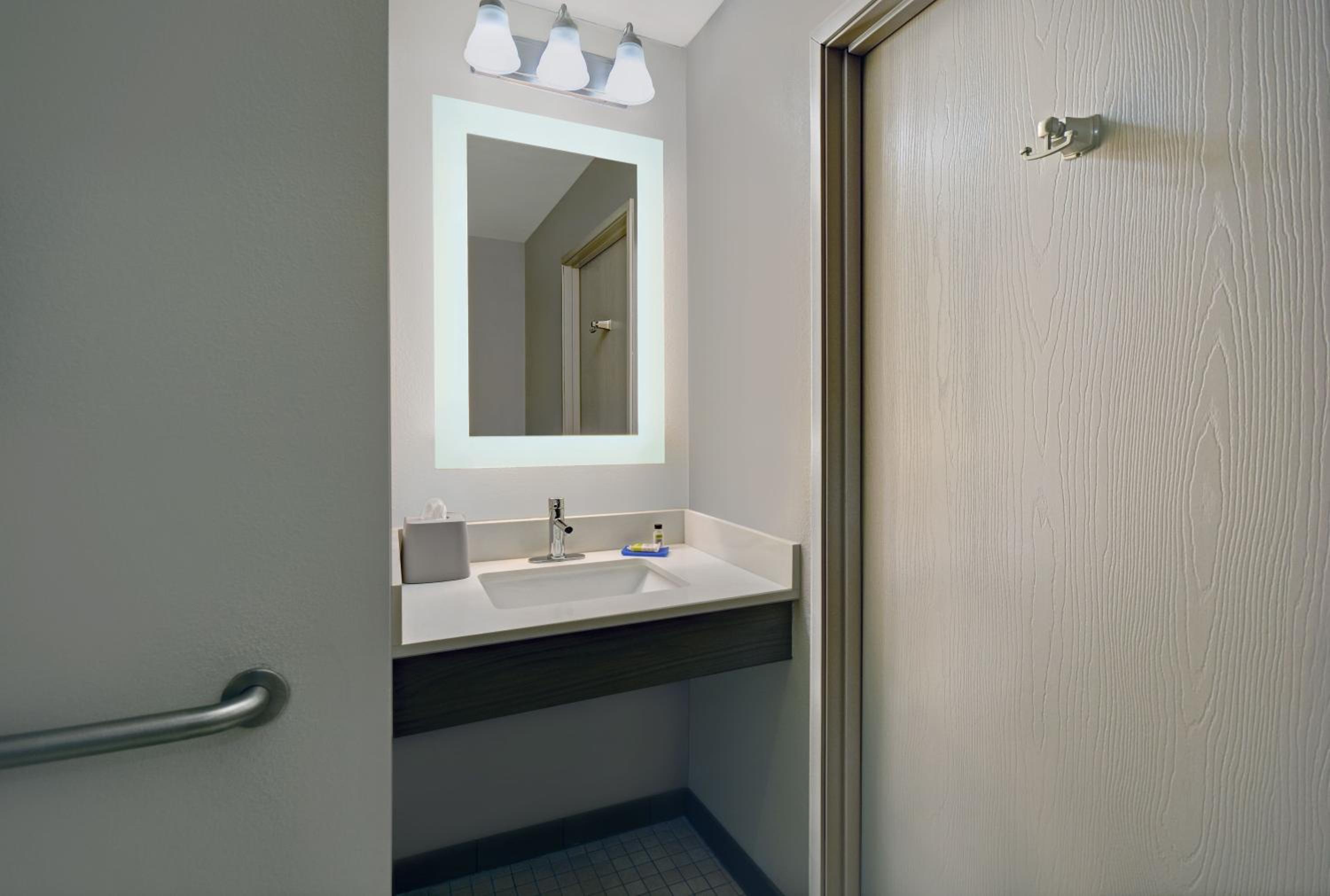 Holiday Inn Express Adrian by IHG