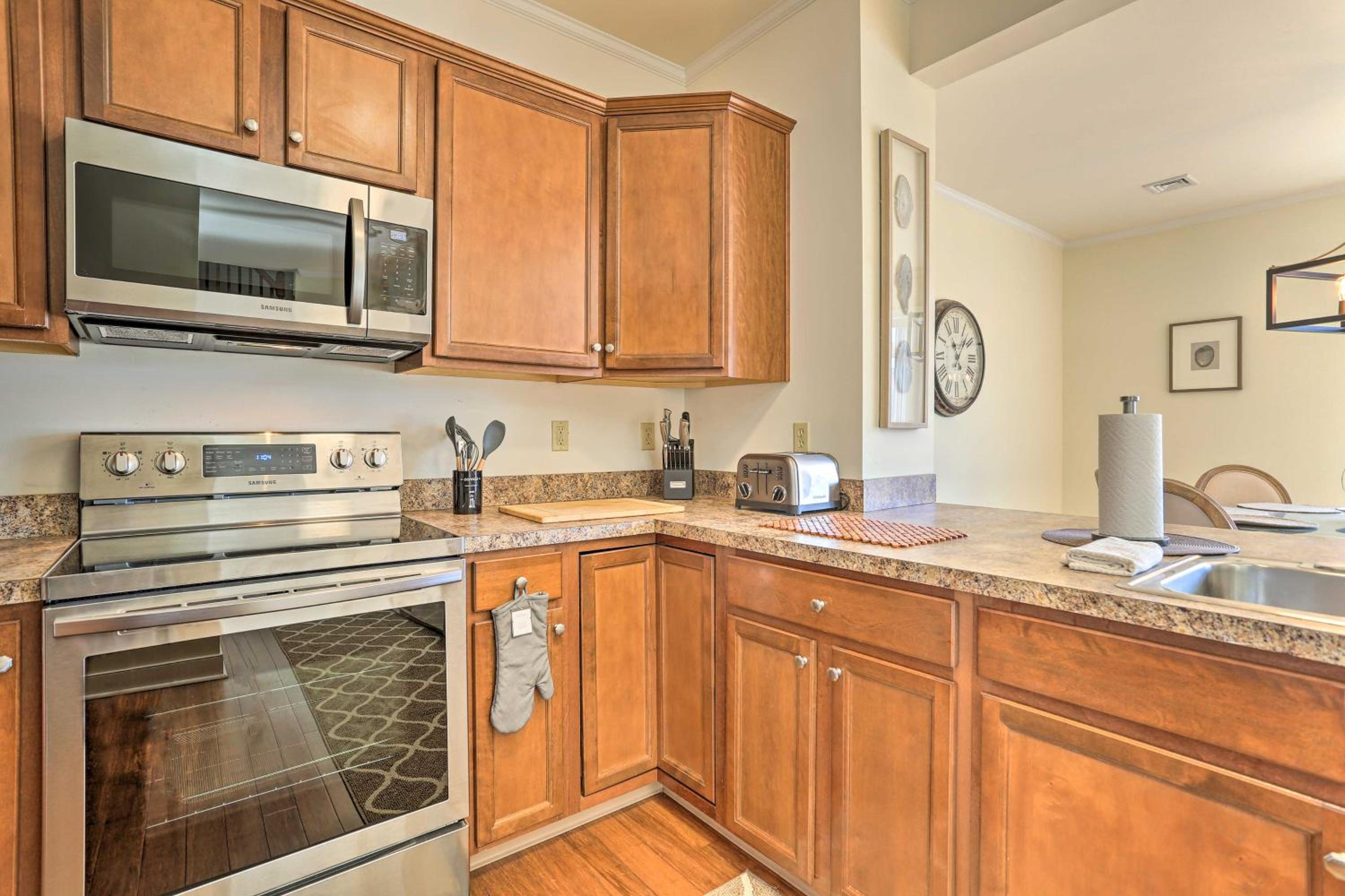 New ! Slopeside Townhome : WFH, Ski, Dine & Hike view 4