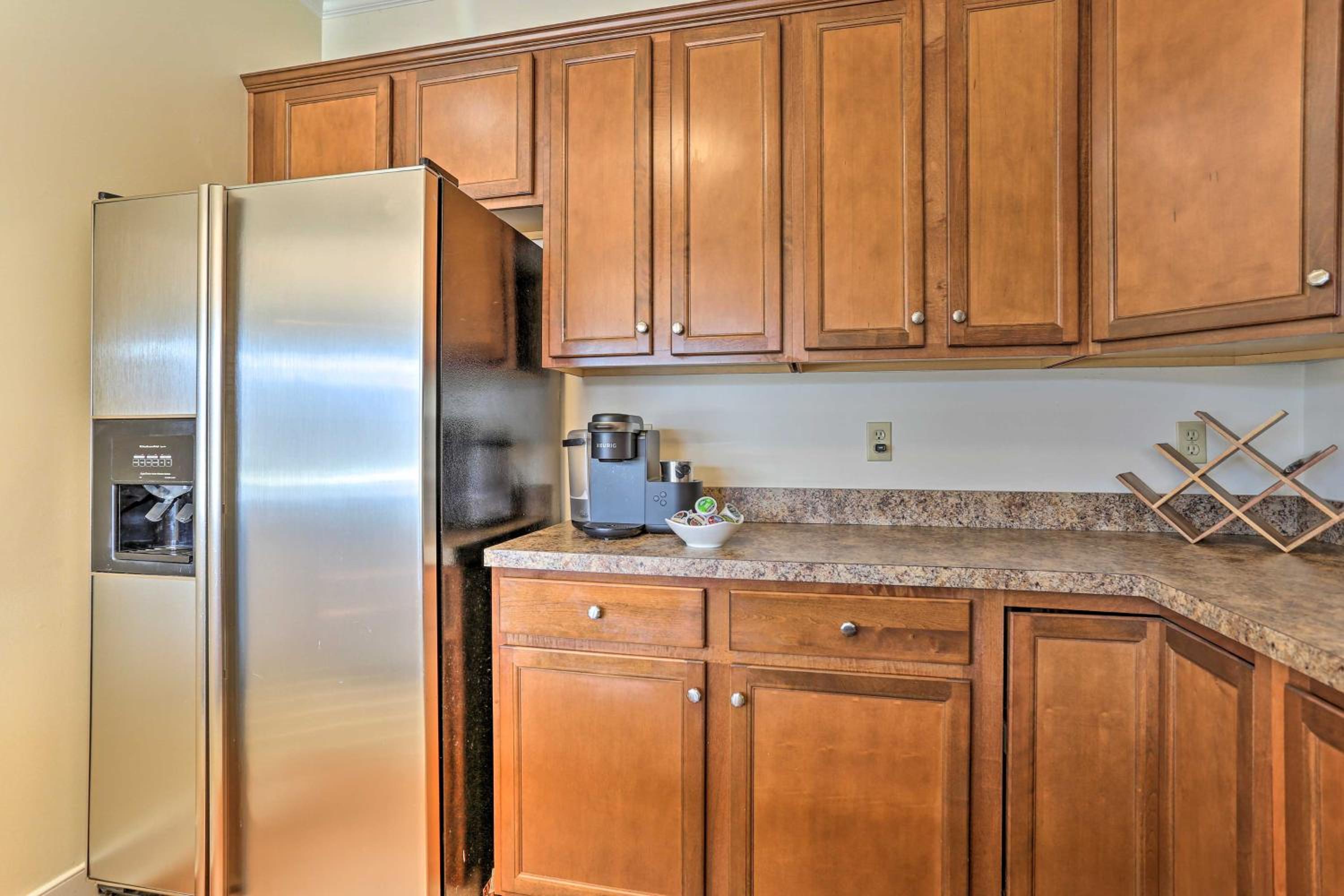 New ! Slopeside Townhome : WFH, Ski, Dine & Hike view 5