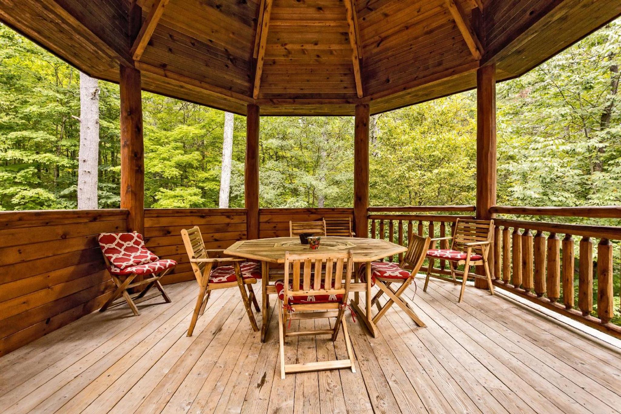 Large Luxury Lakefront Cottage Calabogie