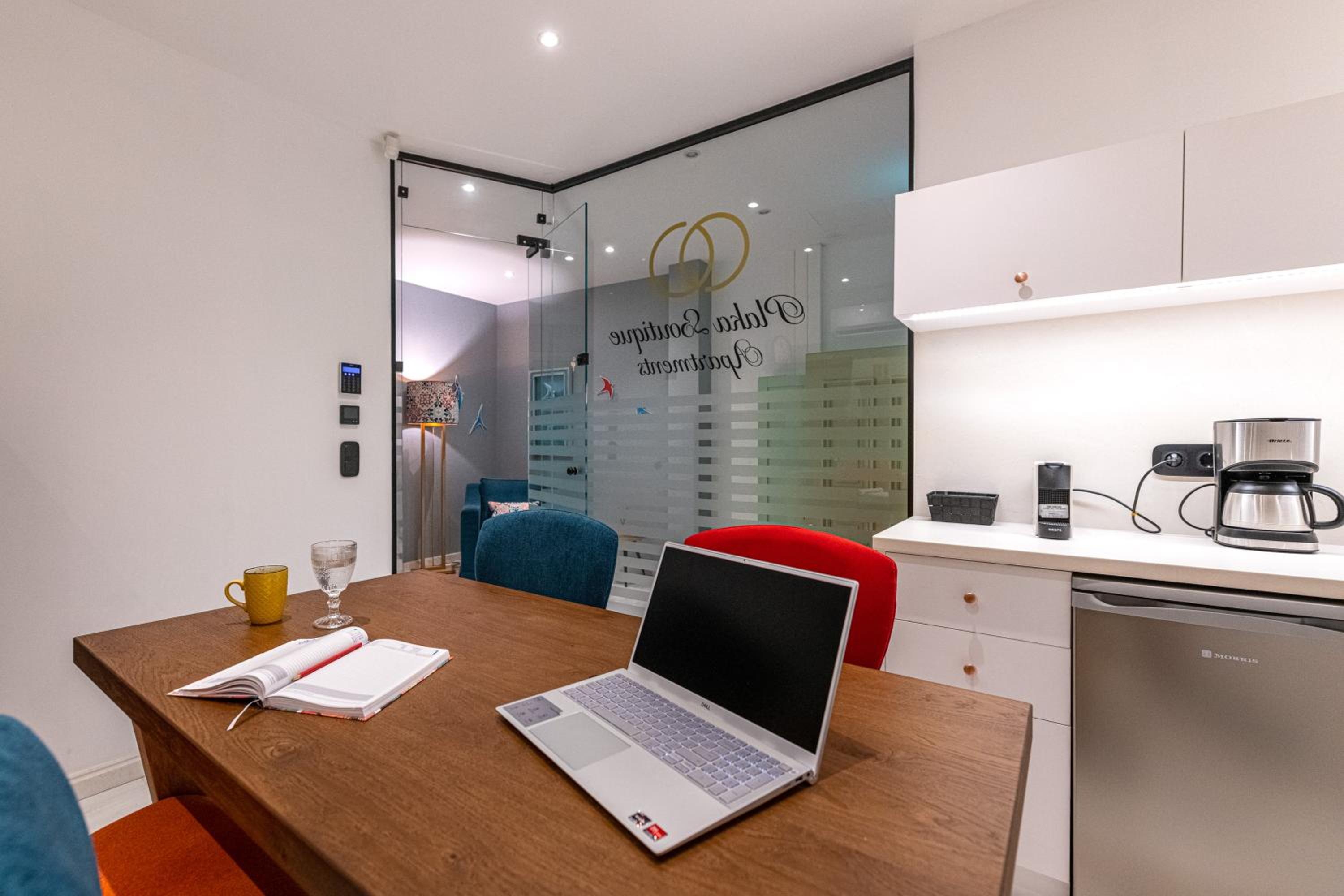 IPELHOME - Plaka Boutique Apartments