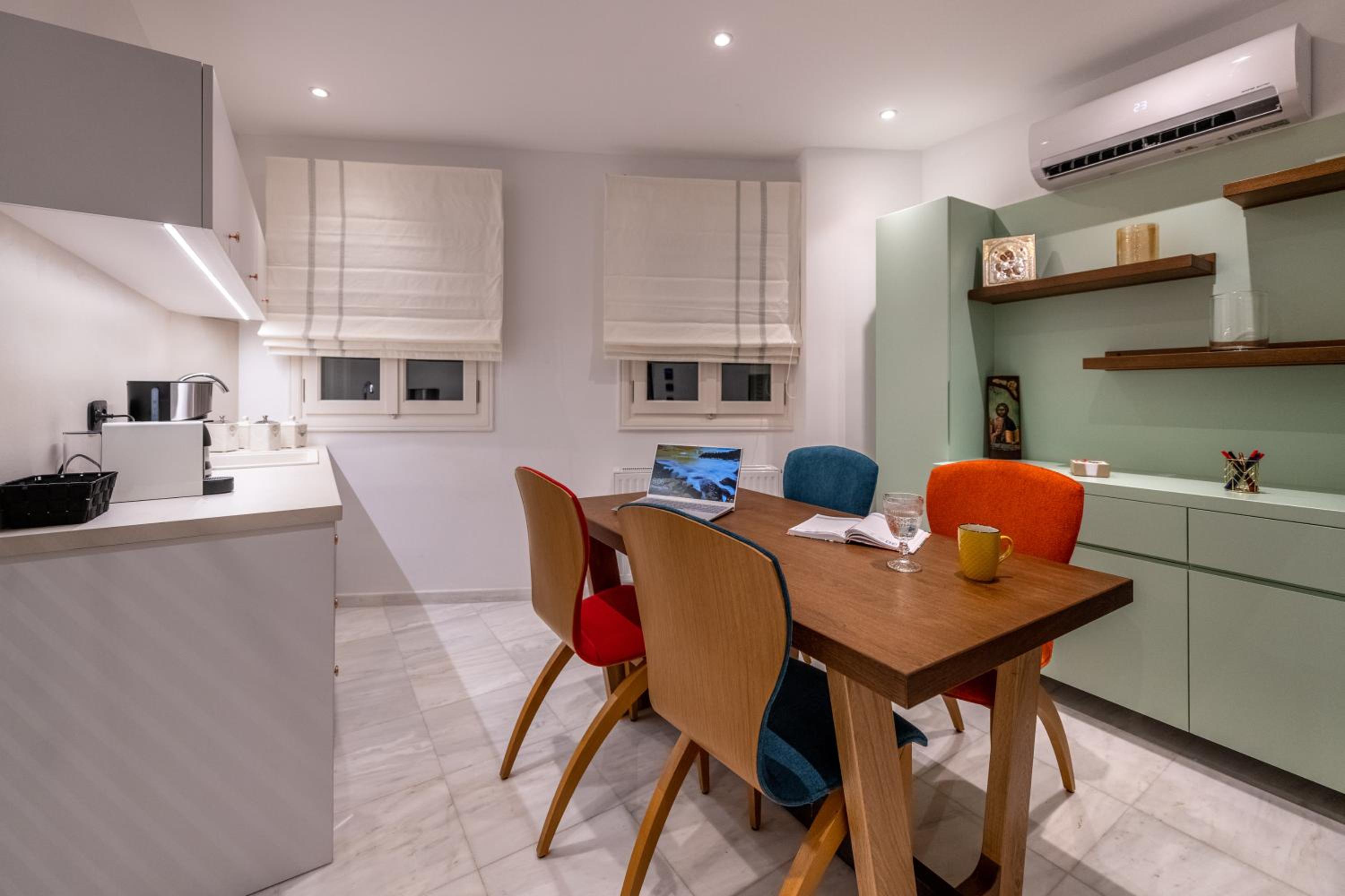 IPELHOME - Plaka Boutique Apartments