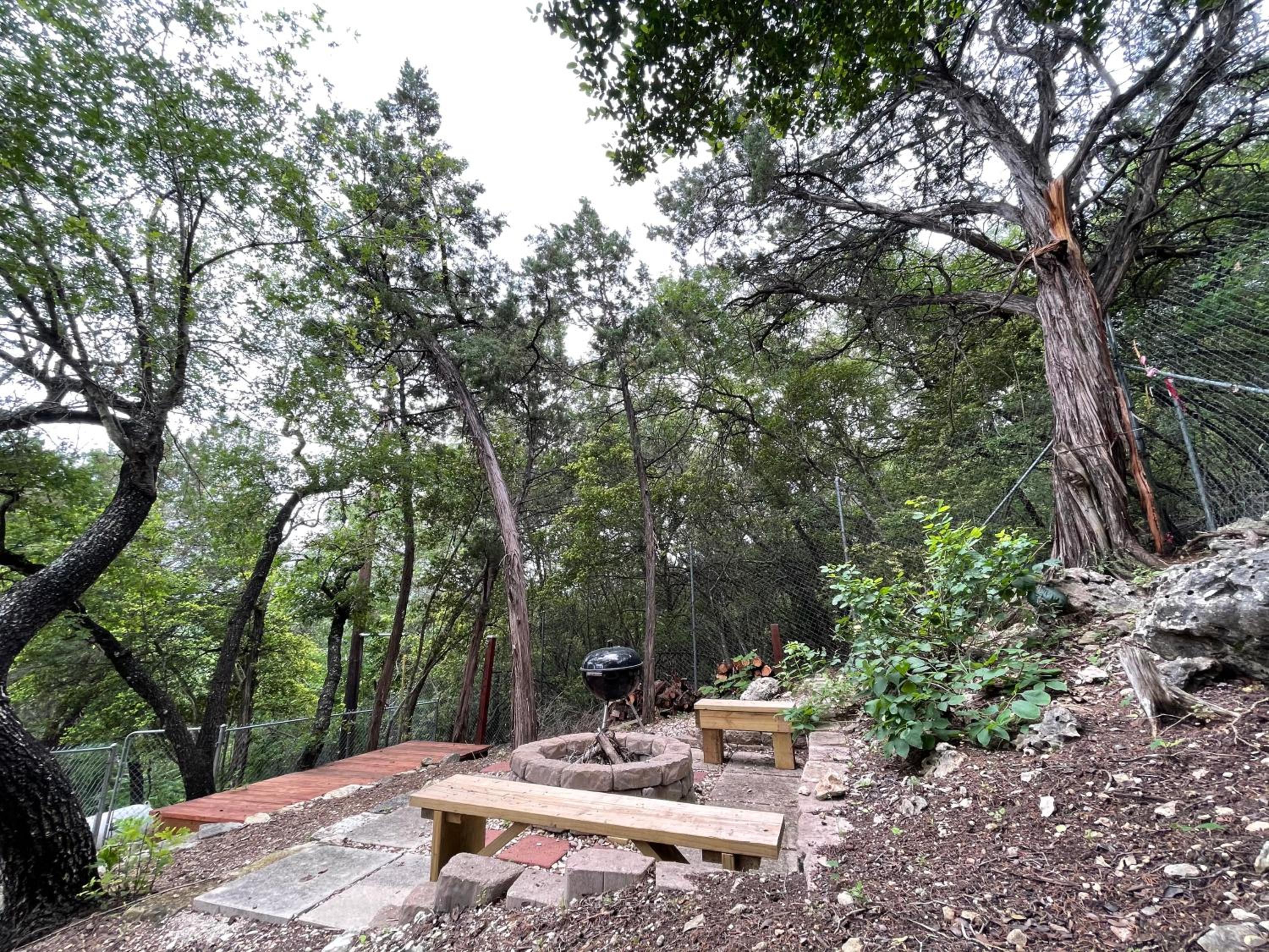 The Rivery Retreat, Choose from Luxury Guesthouse Cabin OR Poolside Suite in Lake Austin Hill Country