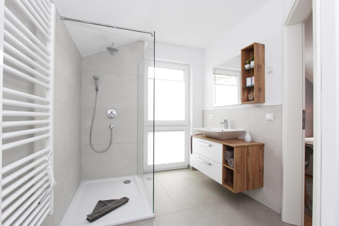 Blauwasser Luv en Zingst — bathroom