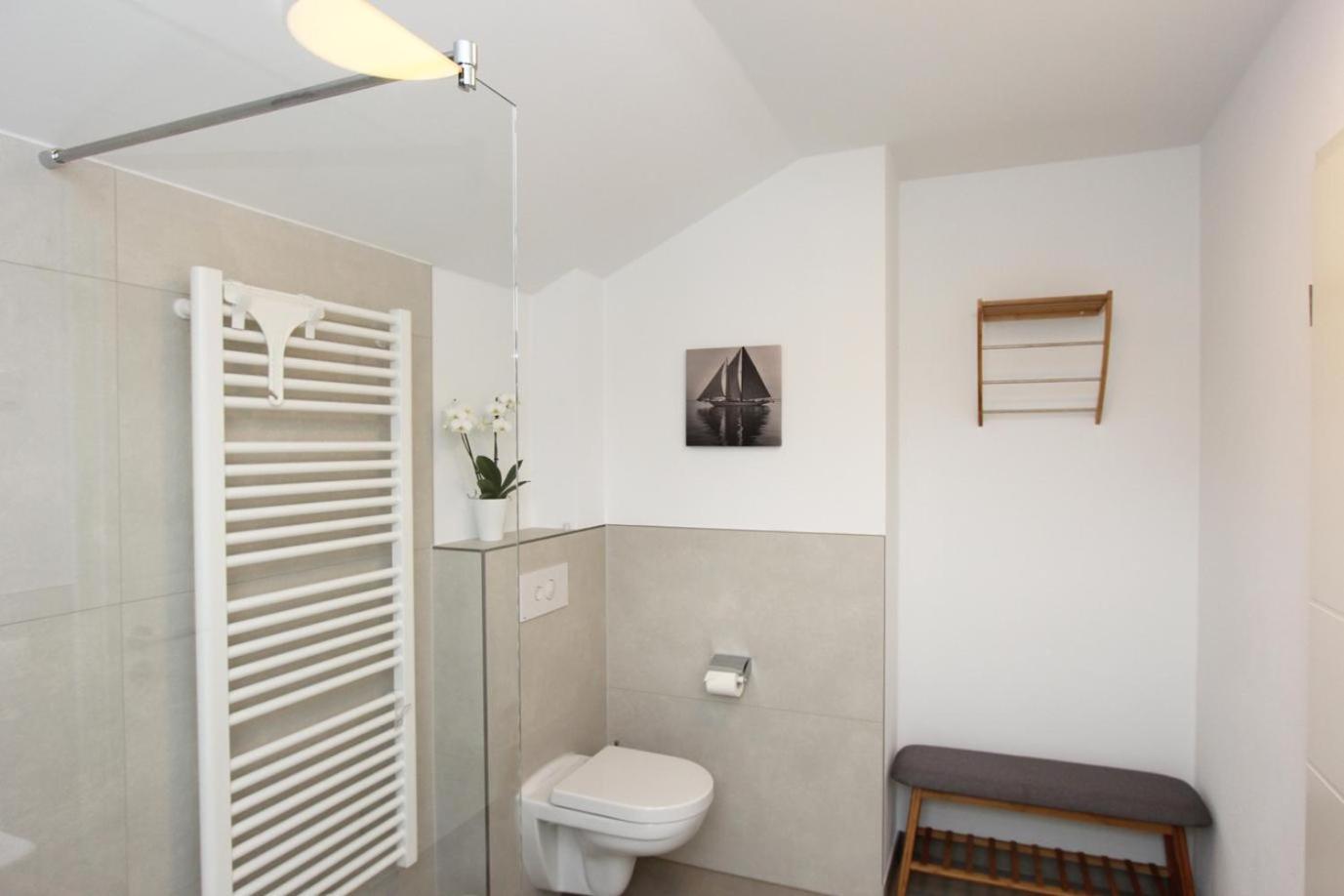 Blauwasser Luv en Zingst — bathroom