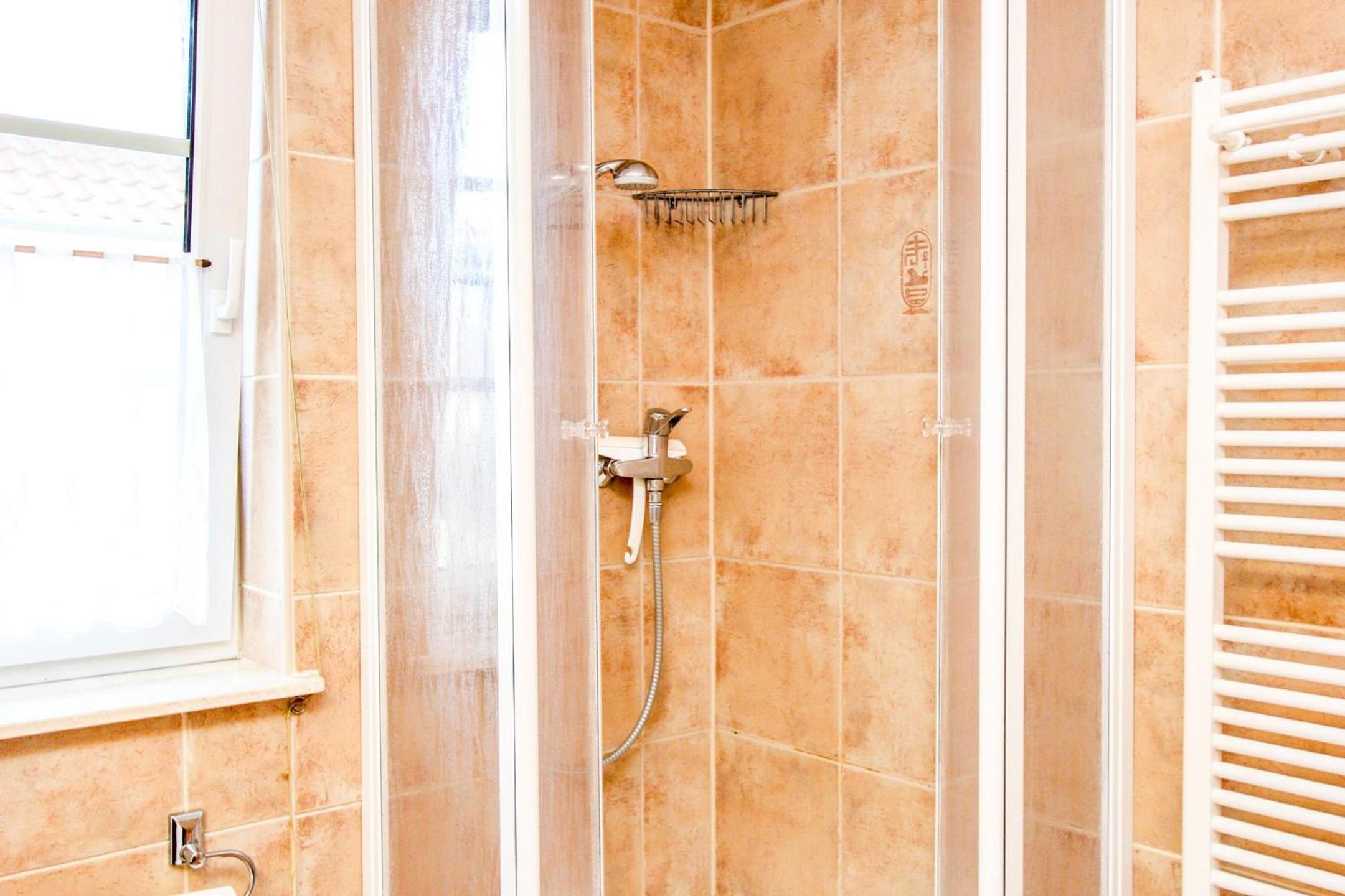 Likedeeler 1 en Zingst — bathroom