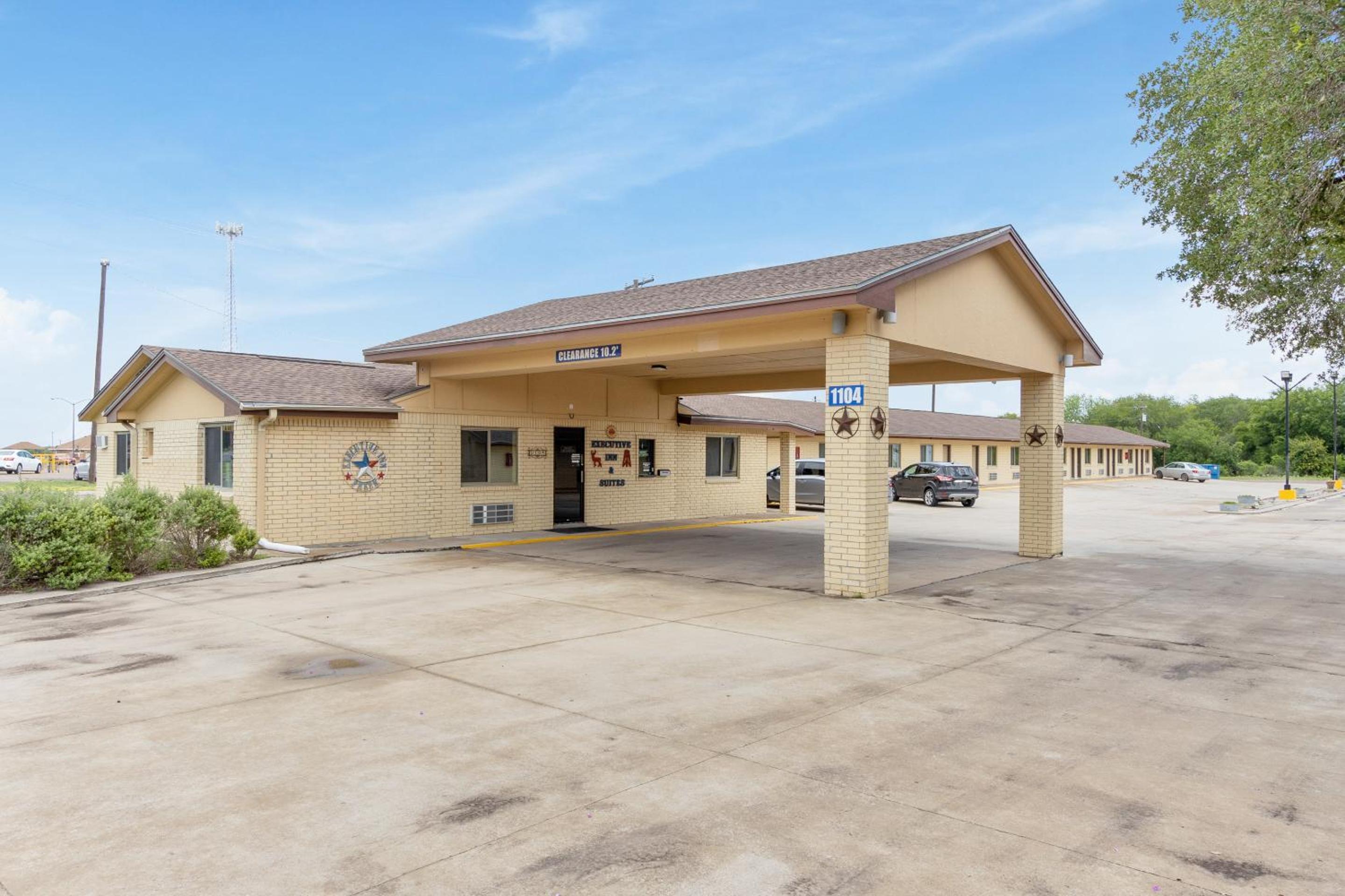 Freer Executive inn and Studios
