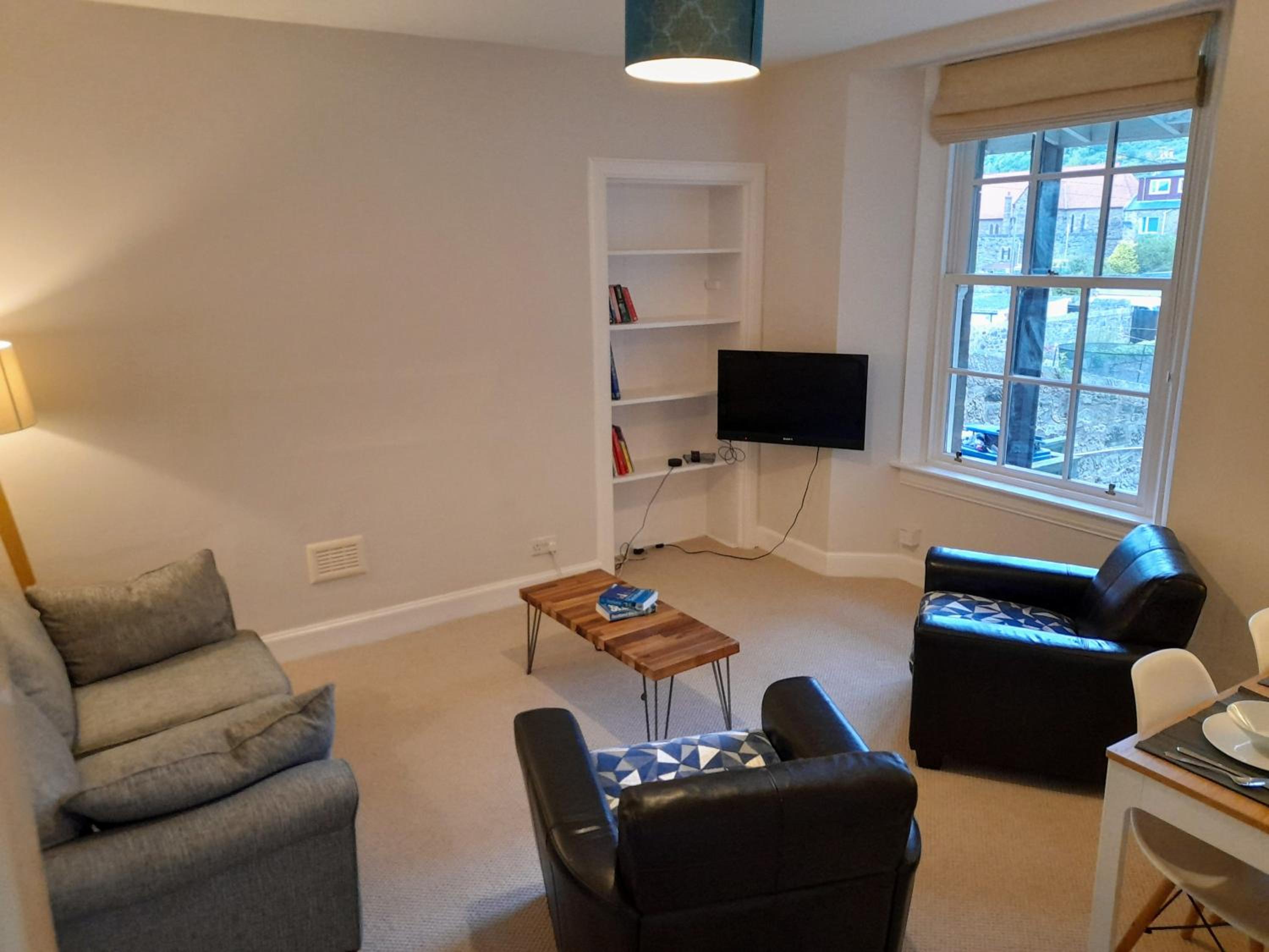 Burntisland Garden Apartment, Fife - 40 mins to Edinburgh view 3