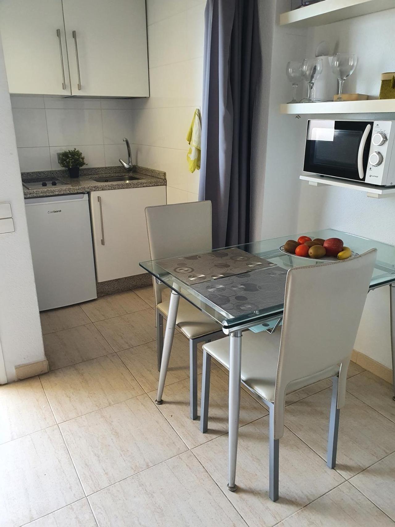 Estudio El Puerto - En el mismo centro de Fuengirola, primera línea de playa view 5