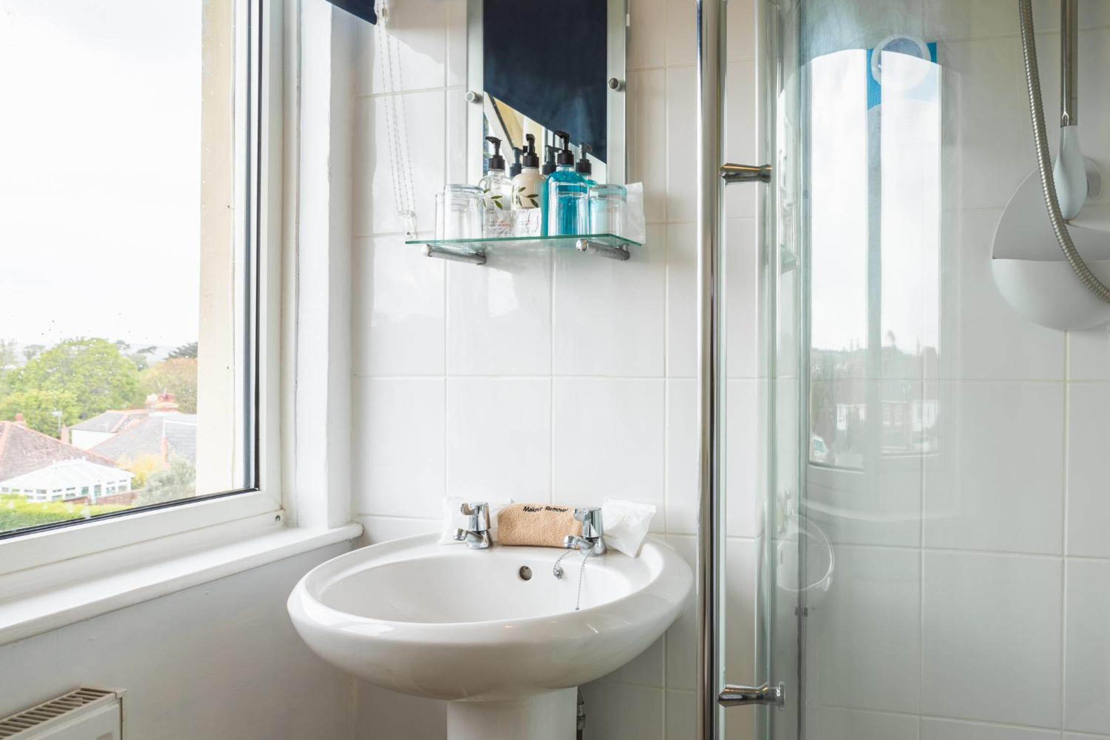Shanklin Vacations - The Royson Guest House - Property Image 10