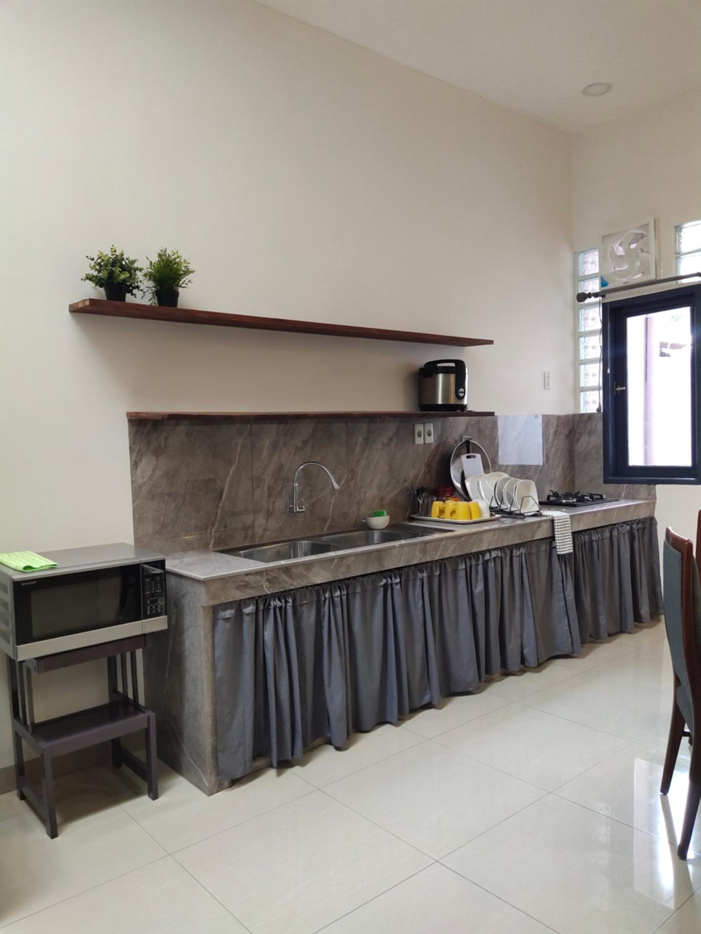 Tropical Cozy House in the heart of Medan view 5