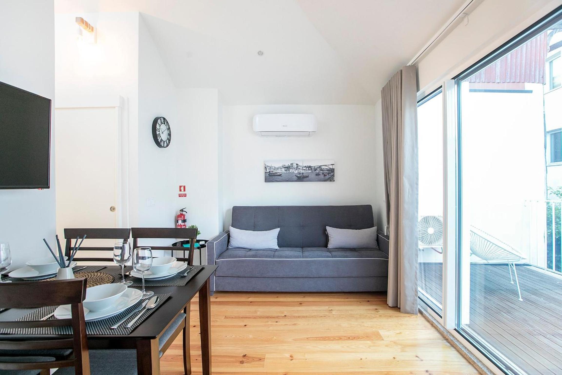LovelyStay - Cozy 1BR in Santa Catarina w/ Balcony view 5