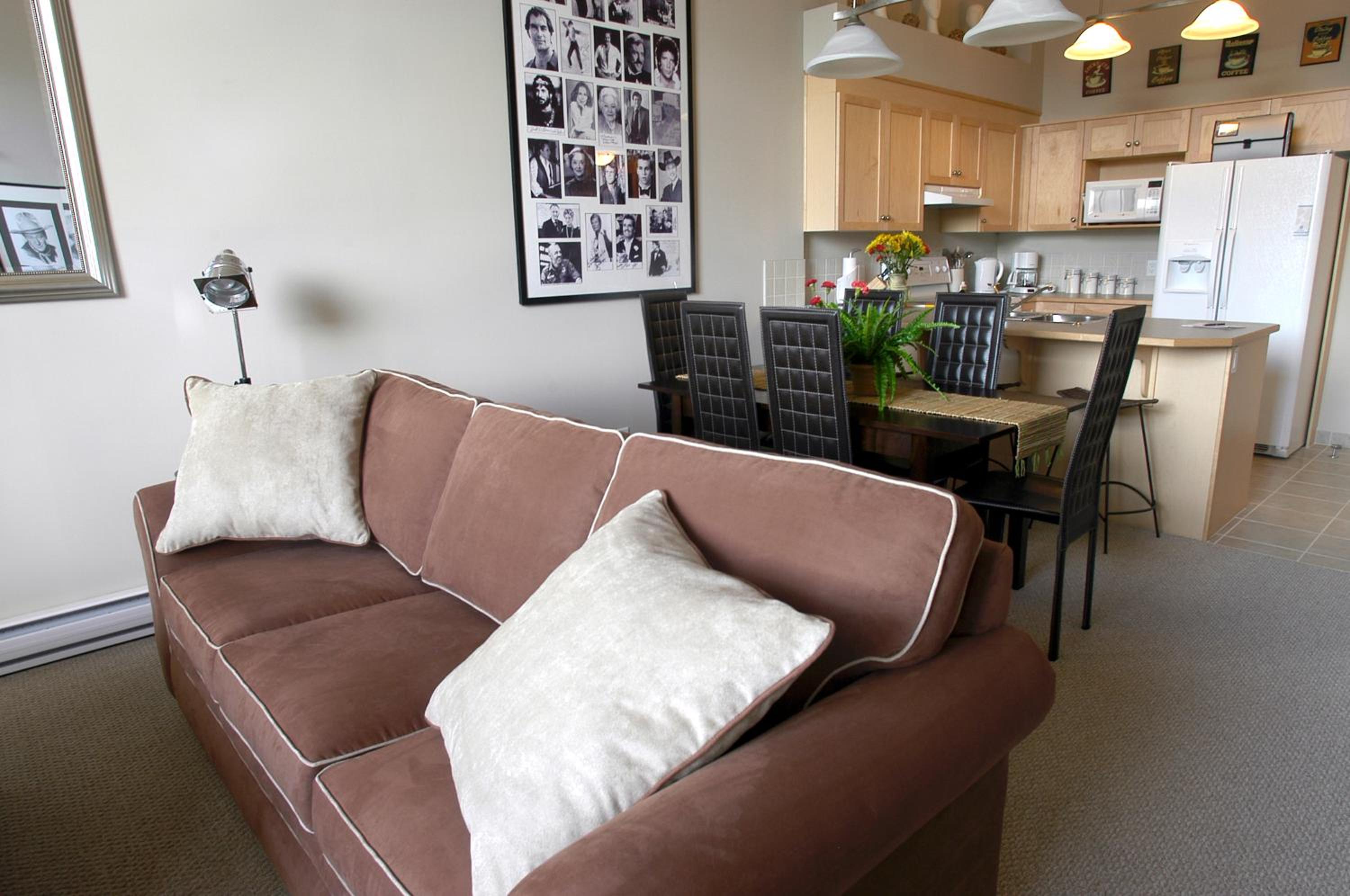 Apartment 407, Contemporary Decor view 2