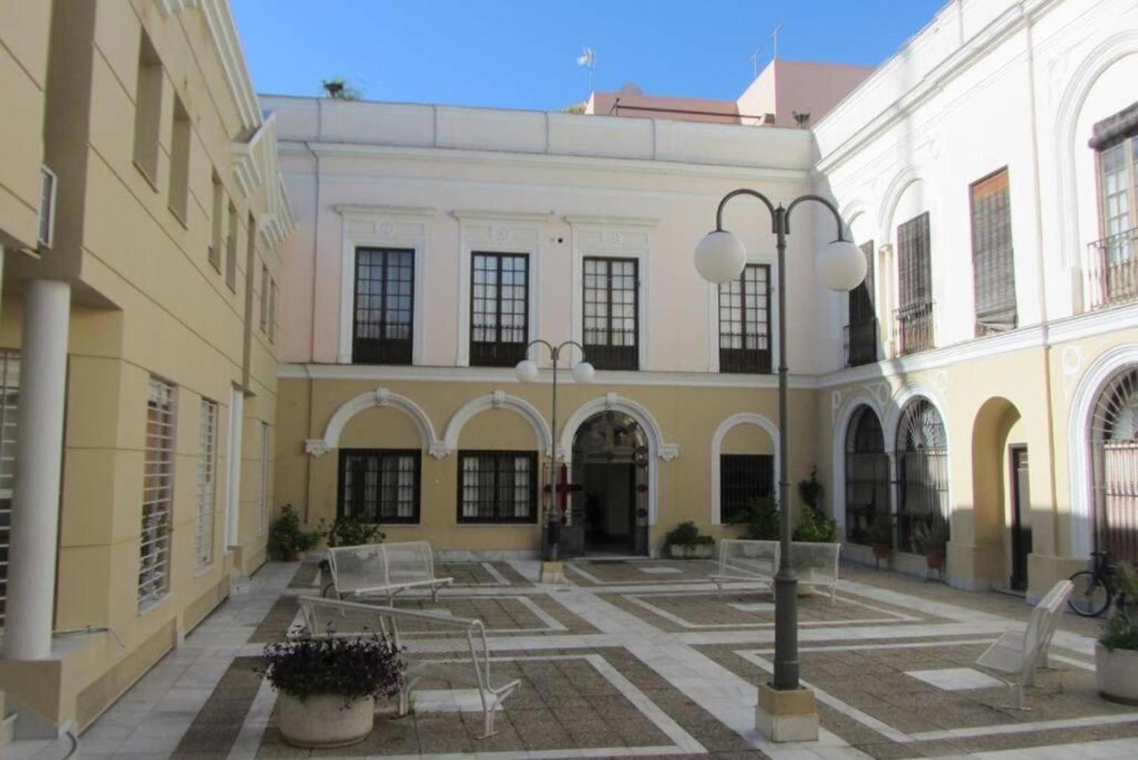 Palacio Caballeros. Parking/Wifi view 4