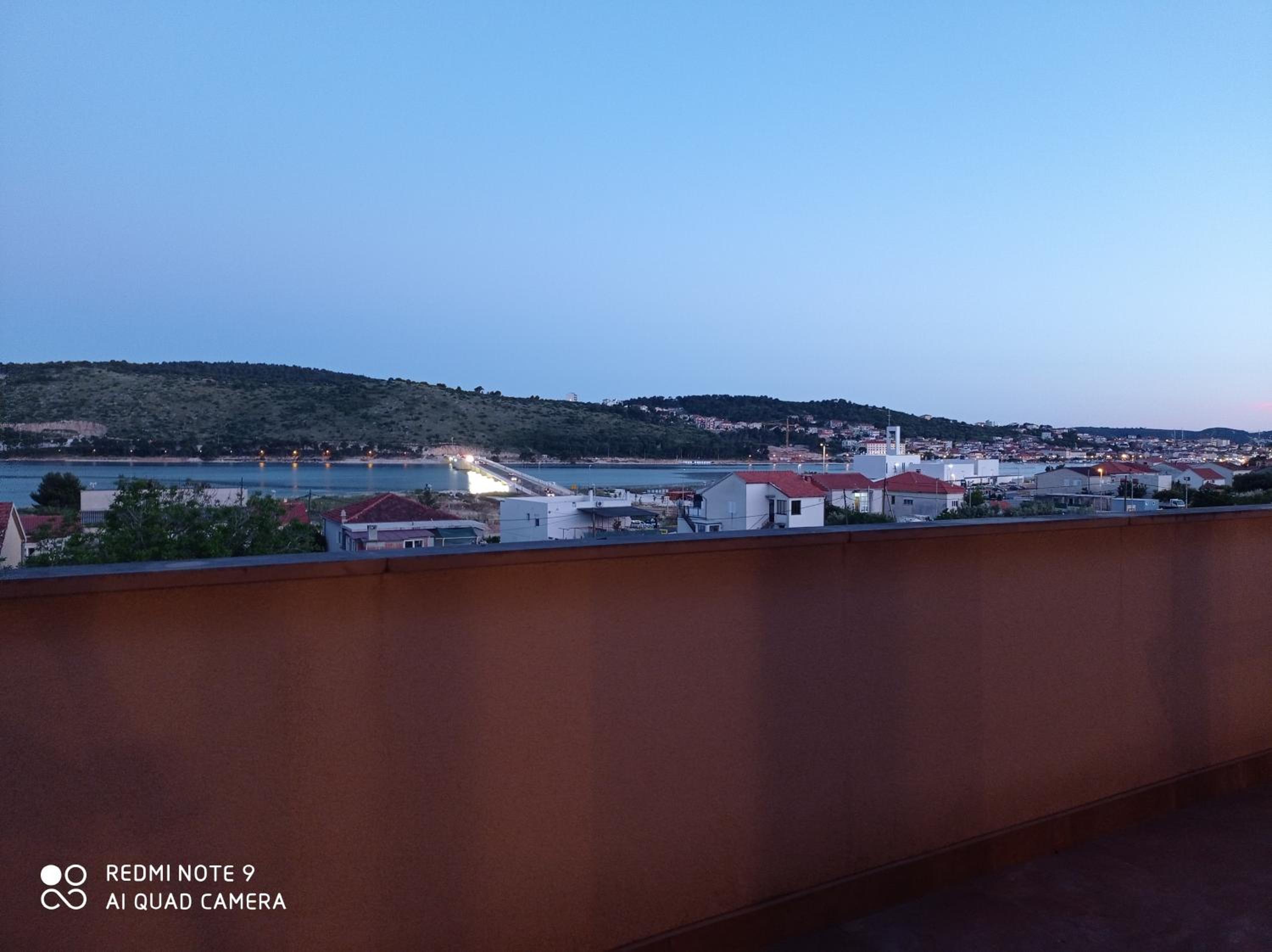 Studio apartment with balcony view 4