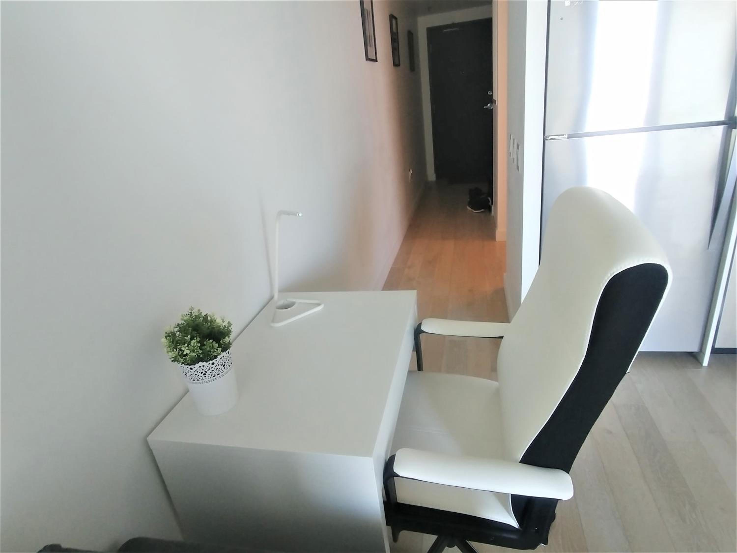 Luxury skyline condo in downtown FREE 24/7 parking