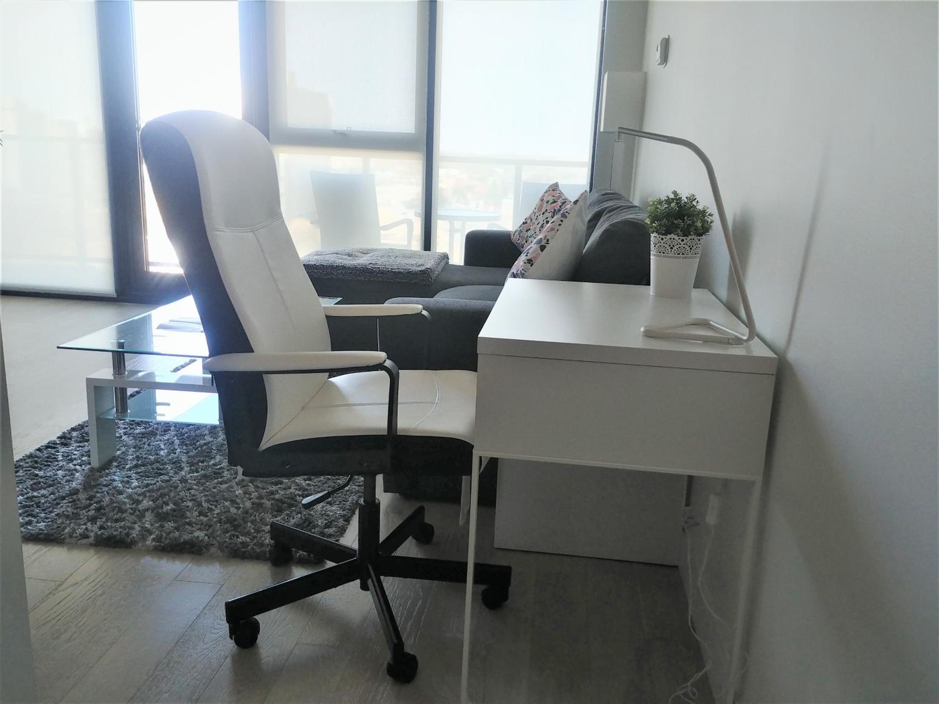 Luxury skyline condo in downtown FREE 24/7 parking
