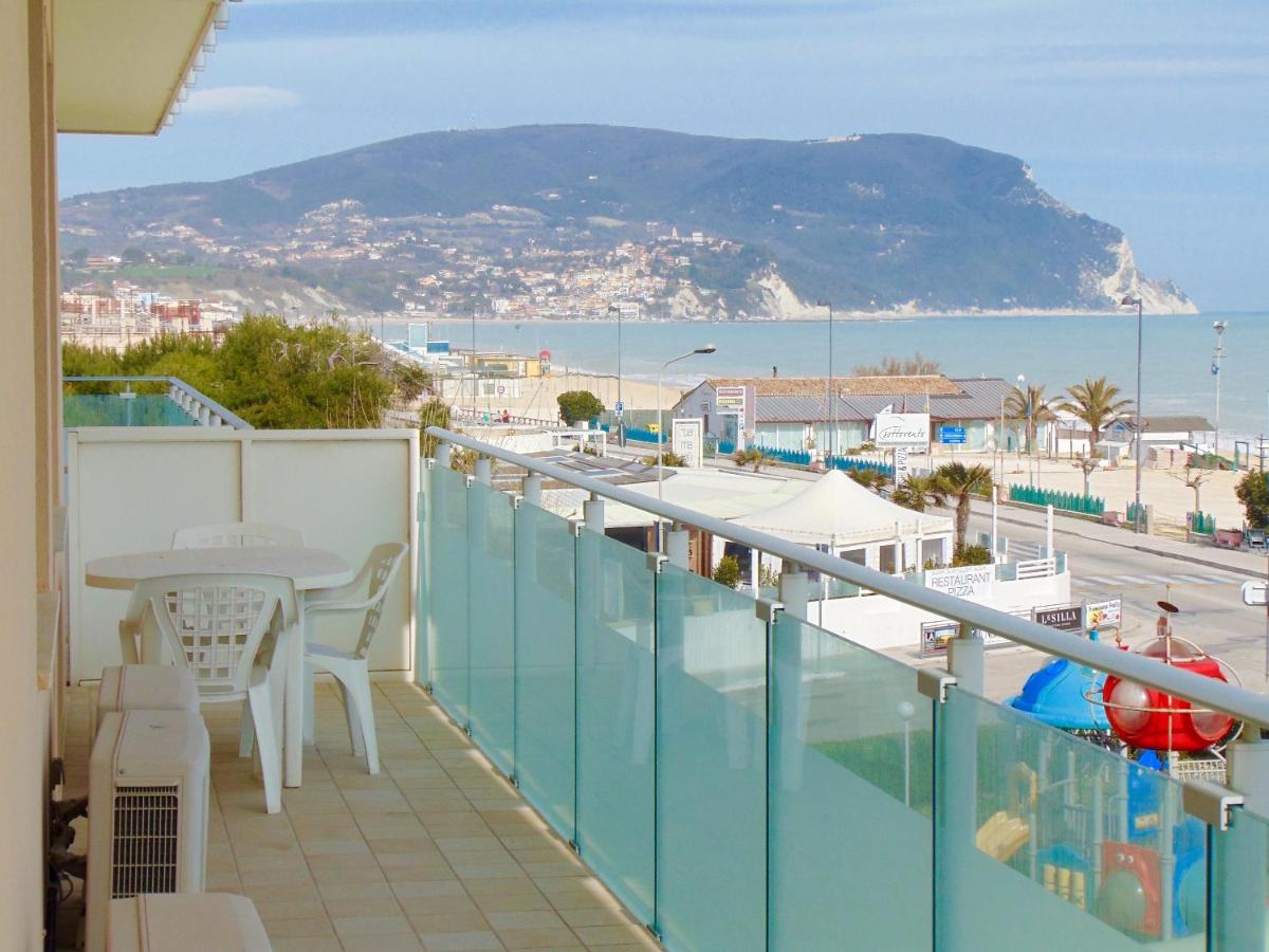 M62 - Marcelli, attico fronte mare photo 1