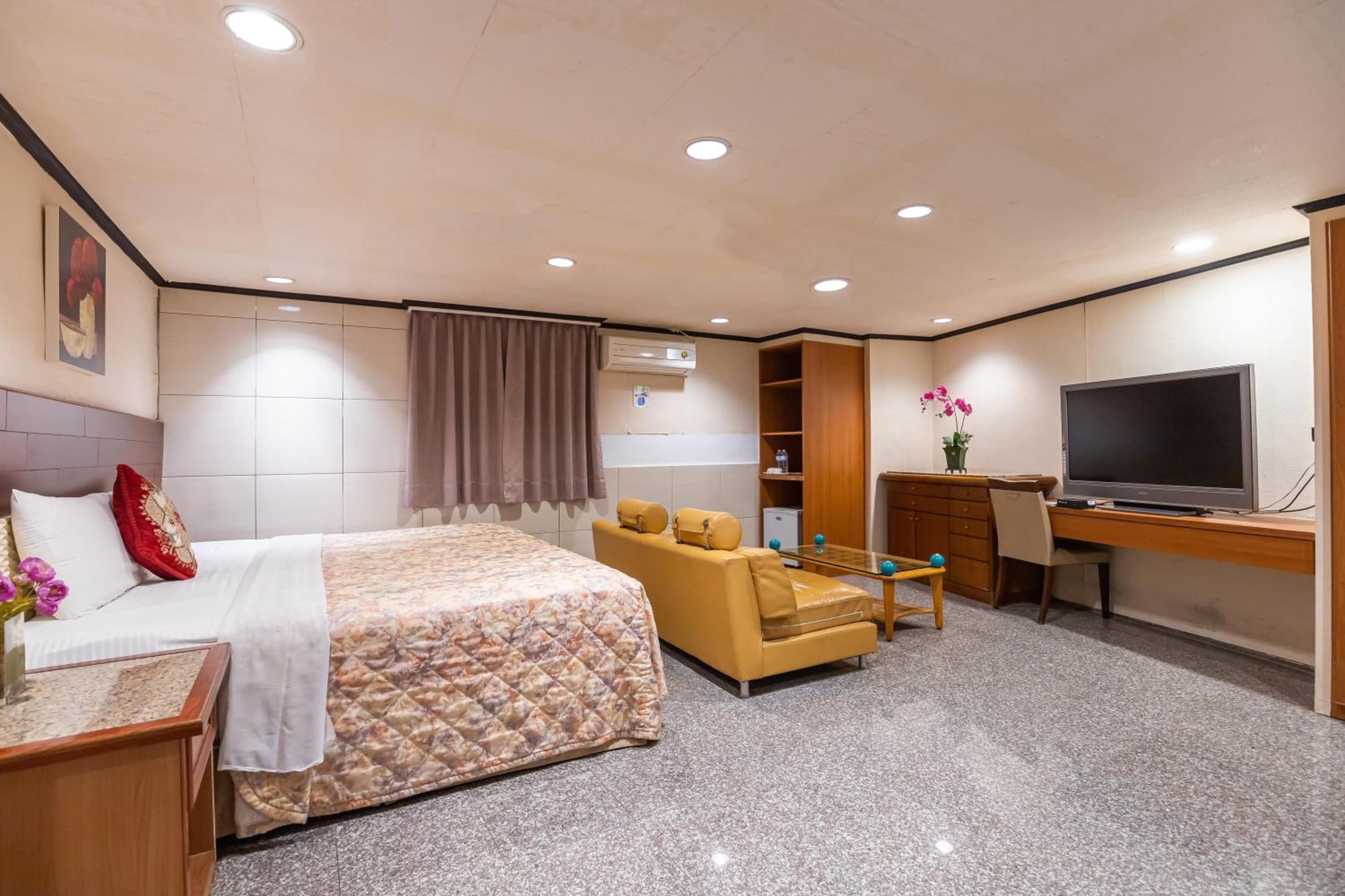 Taoyuan Vacations - Yi Pin Business Hotel - Property Image 3