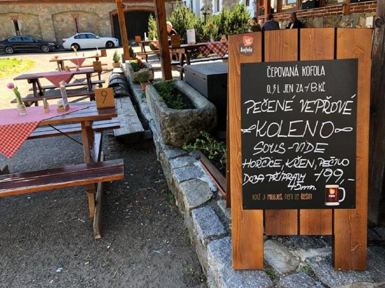 Schwarzenberský panský dvůr