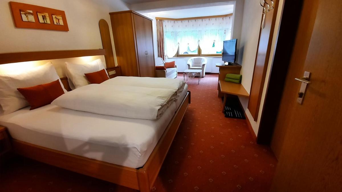 Gästehaus Almrausch, Ferienanlage mit Pool