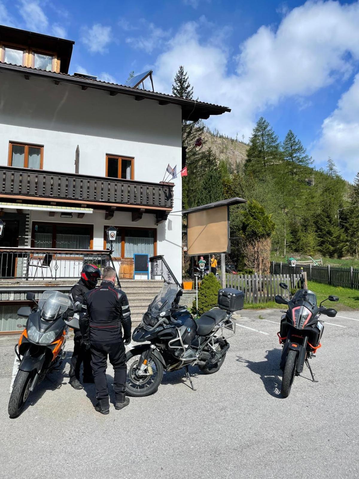 Tattoo PENSION mit Restaurant und Tattoo-Studio