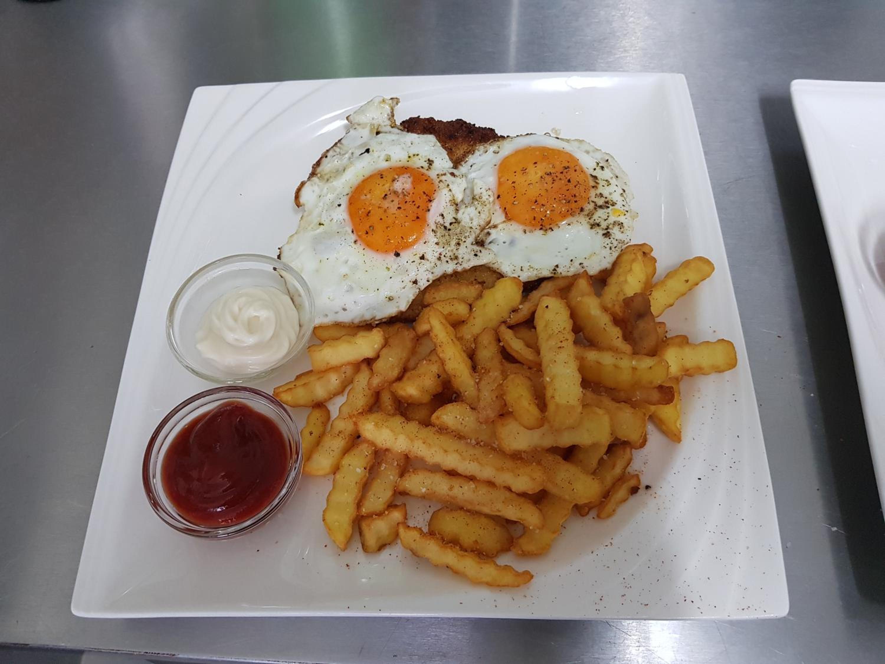 Tattoo PENSION mit Restaurant und Tattoo-Studio