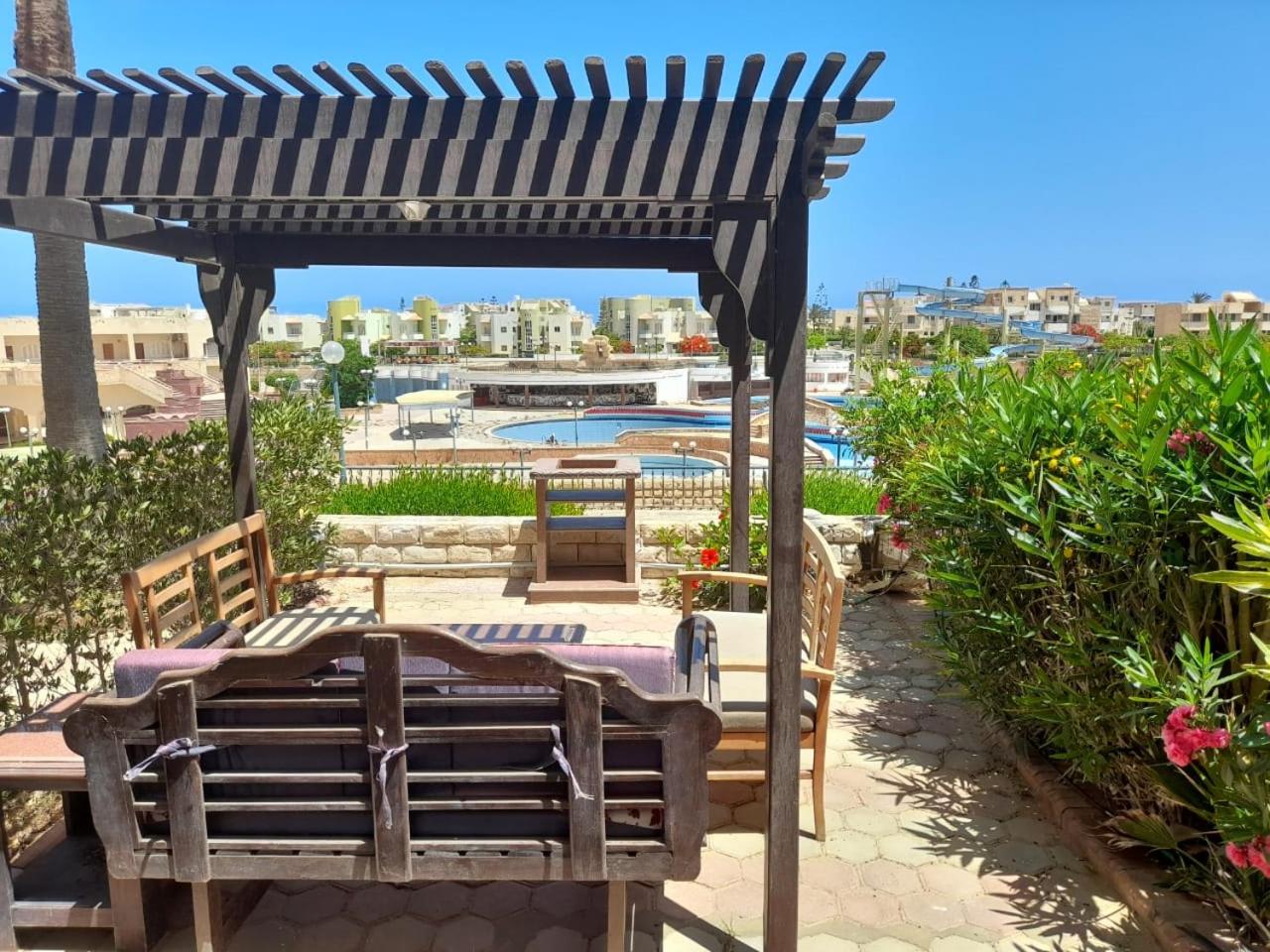 chalet1 ch21 with a wonderful view 2 bed rooms terrace and garden green beach view 4