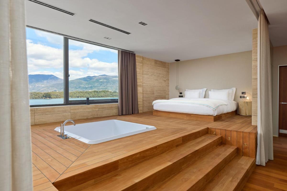 Jacuzzi