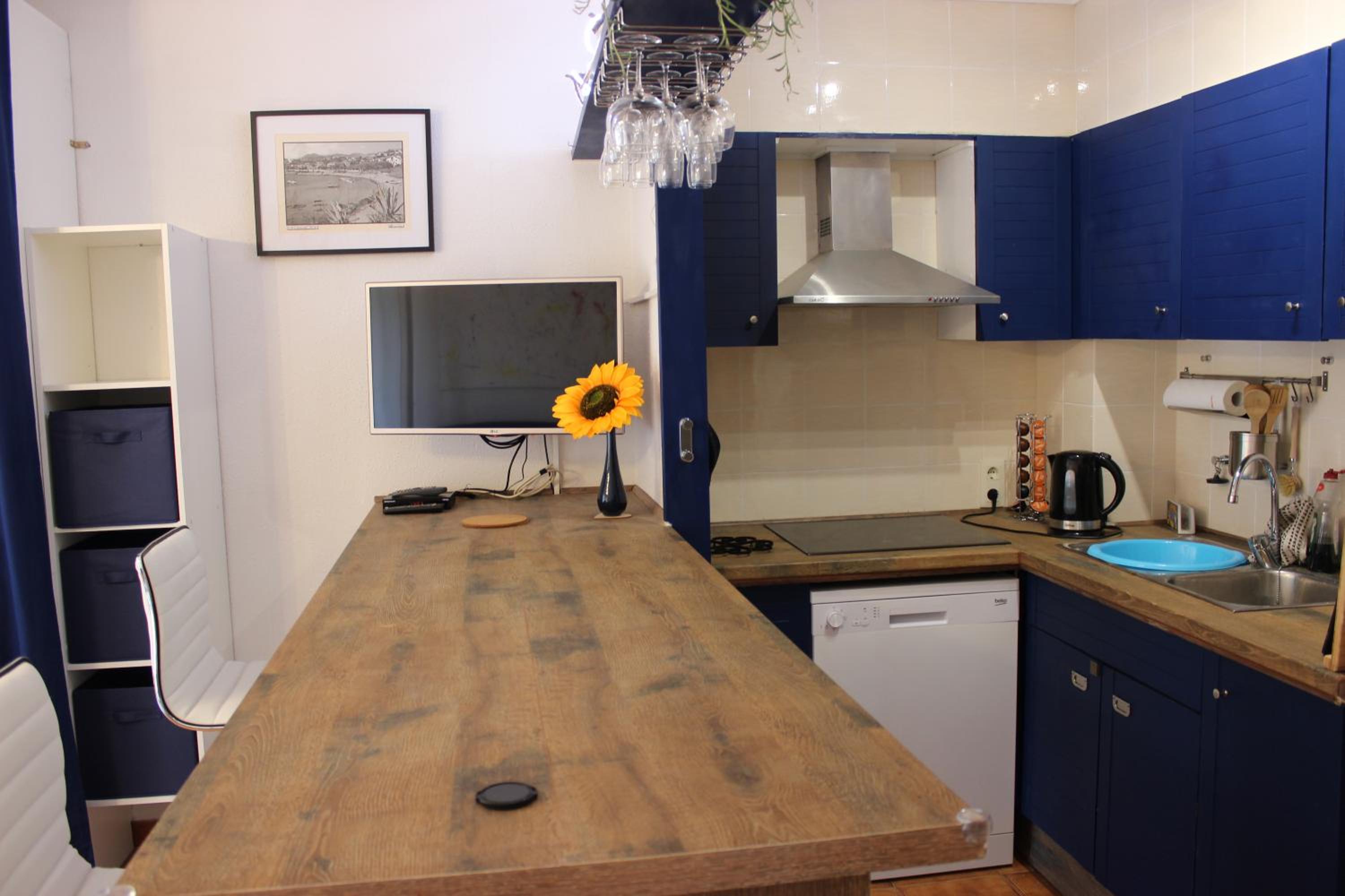 Luxury 4 bed apartment on coastal footpath at Cap Ras view 3