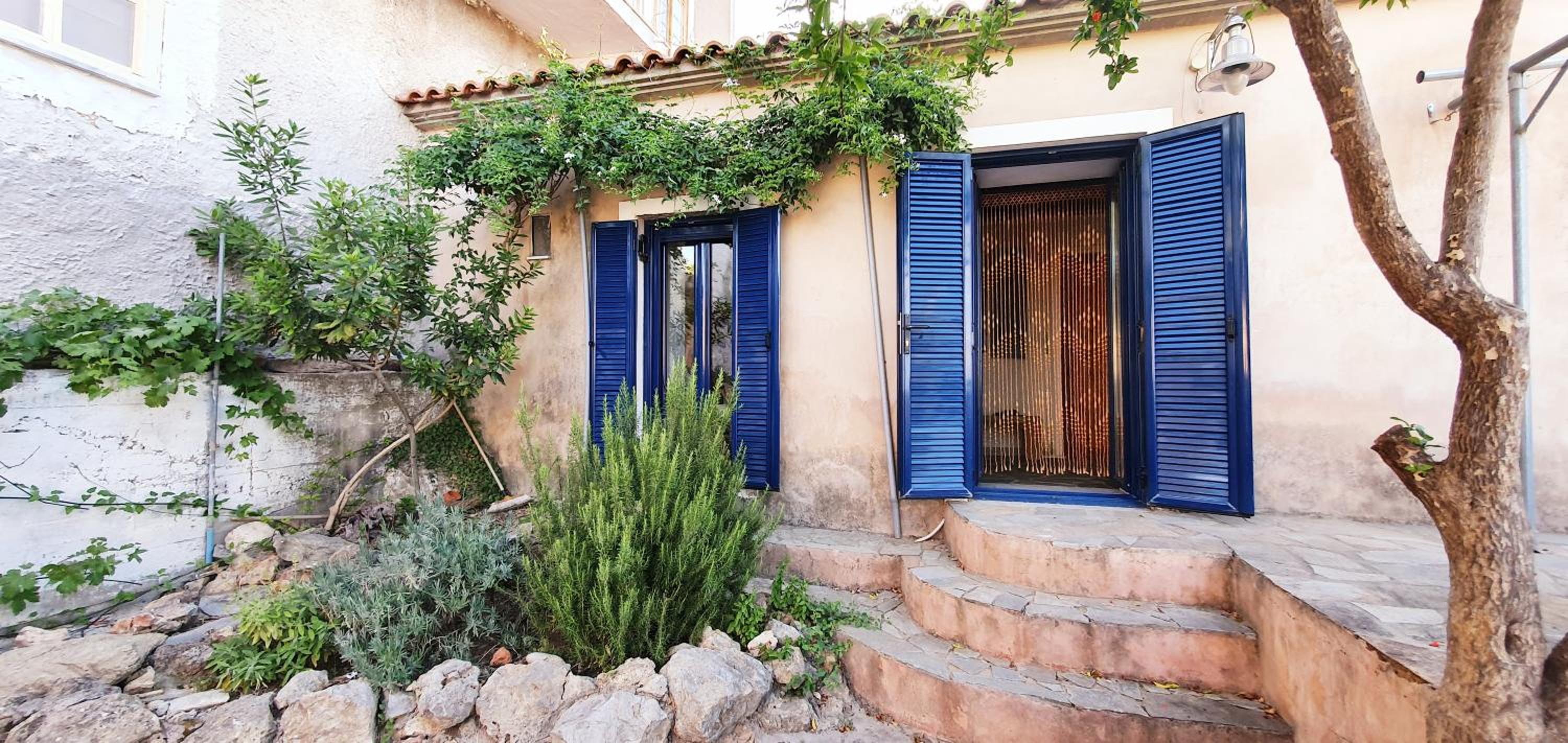 Traditional Hillside Cottage