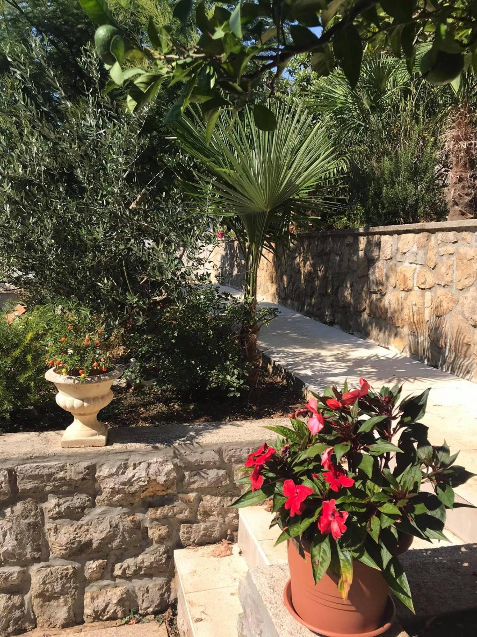 Room Vera- with airconditioning and free parking view 3