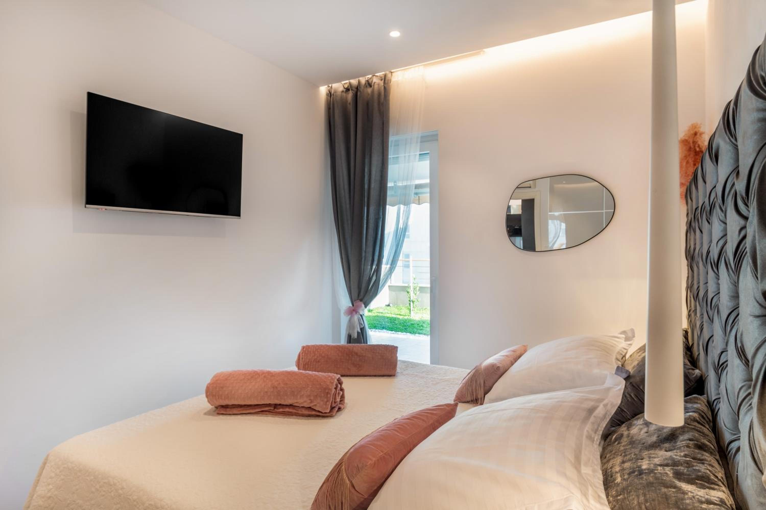Zaloo, Luxury Apartment with Sea-View and Jacuzzi view 5