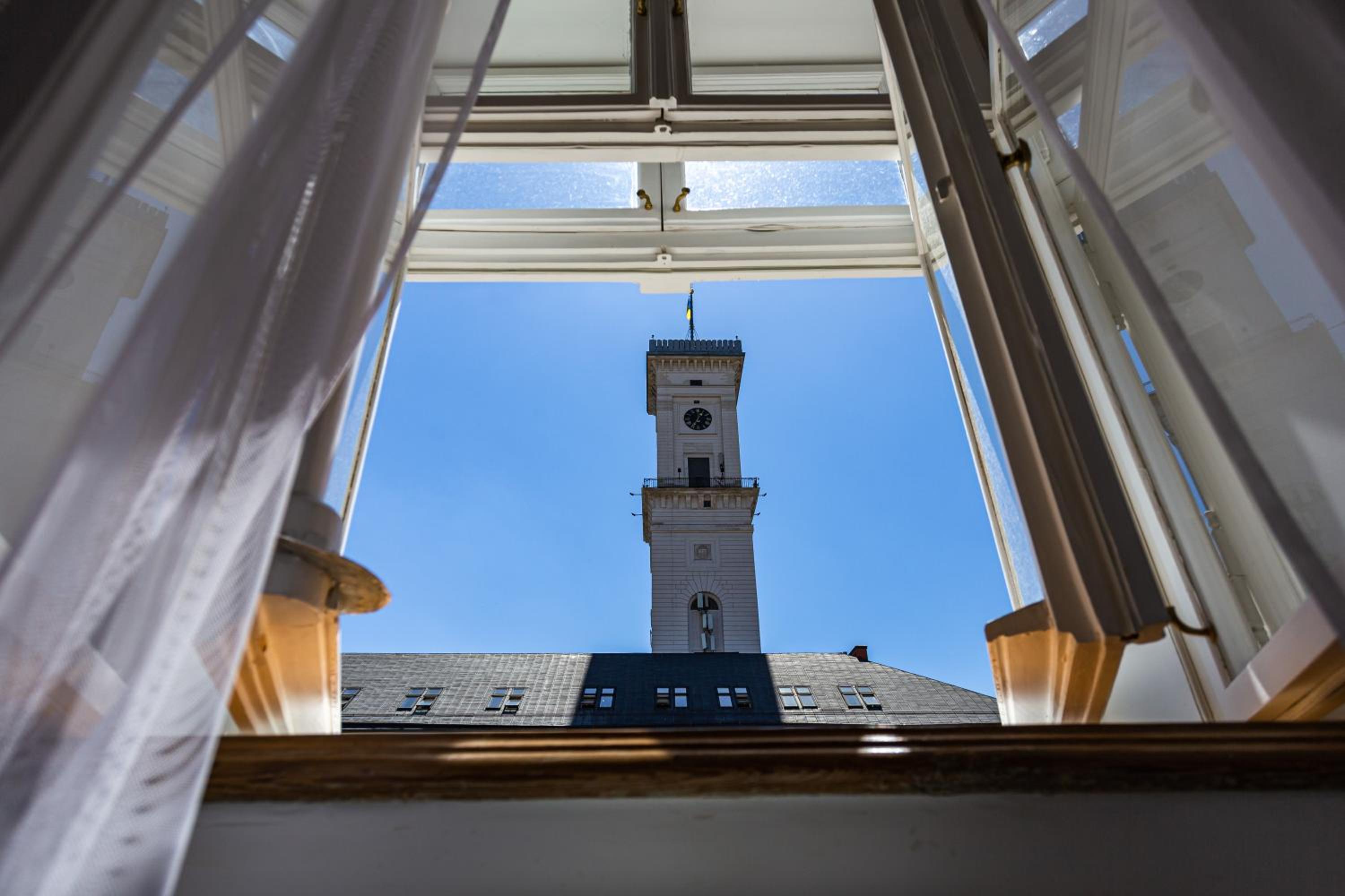 Luxury apartment with Rynok square view view 2