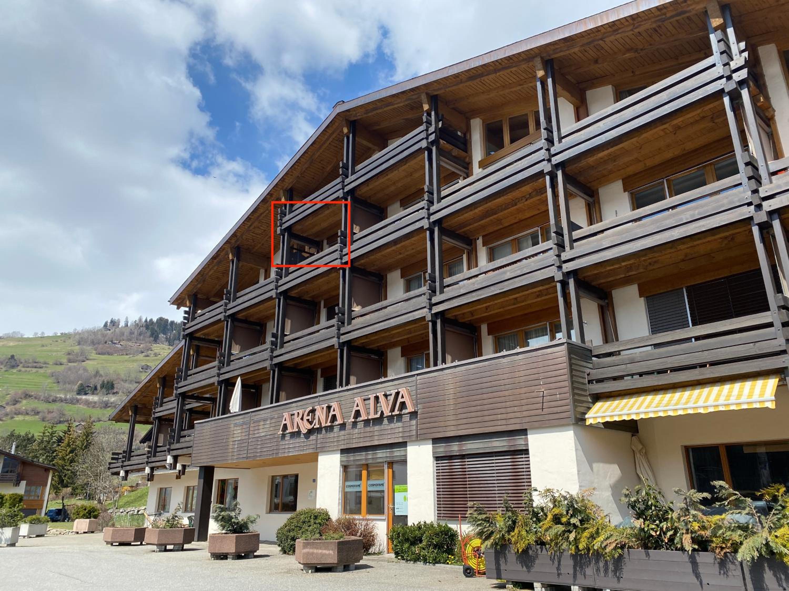 Moderne Ferienwohnung in Laax - Modern apartment in Laax view 2