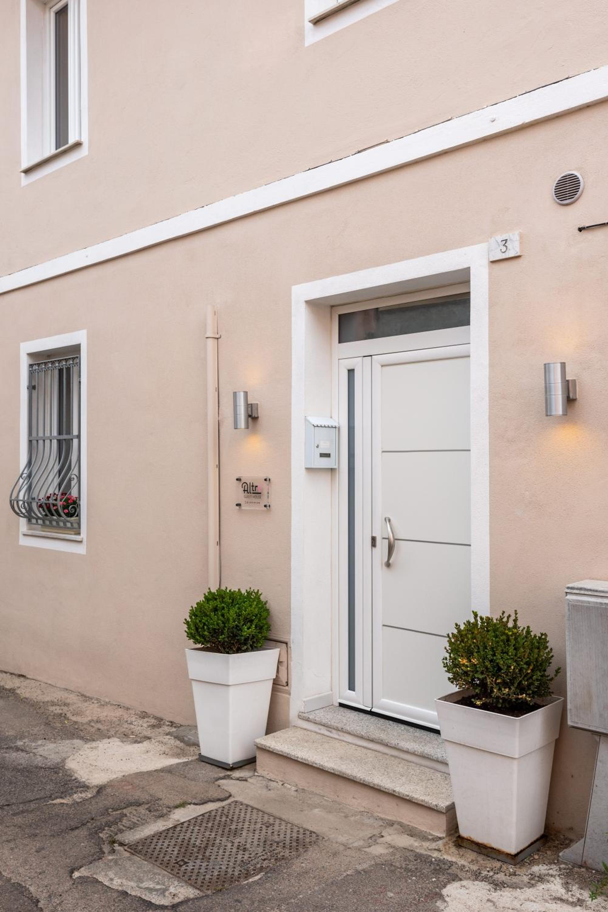 Altré Guest House view 3