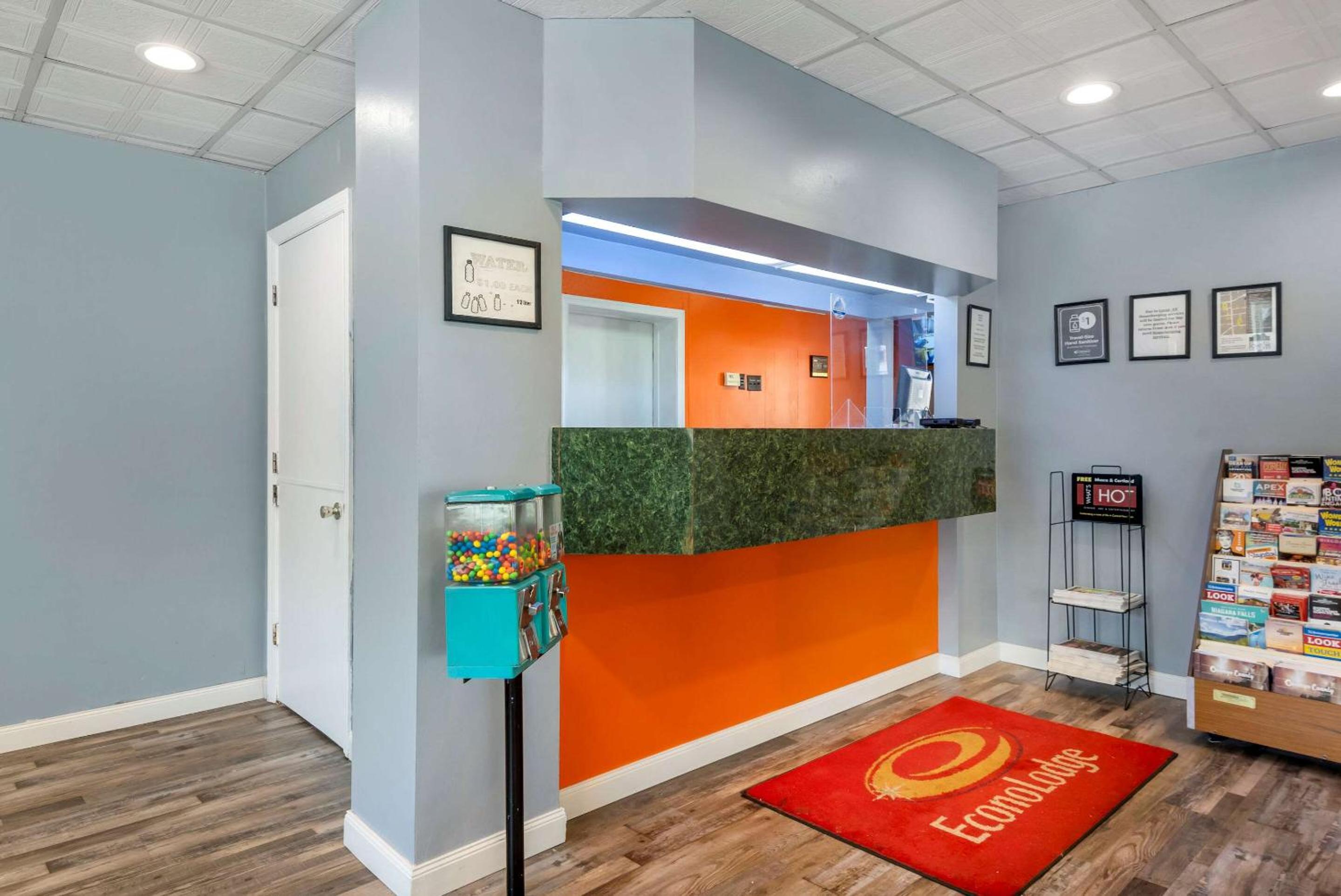 Econo Lodge Cortland Downtown view 4