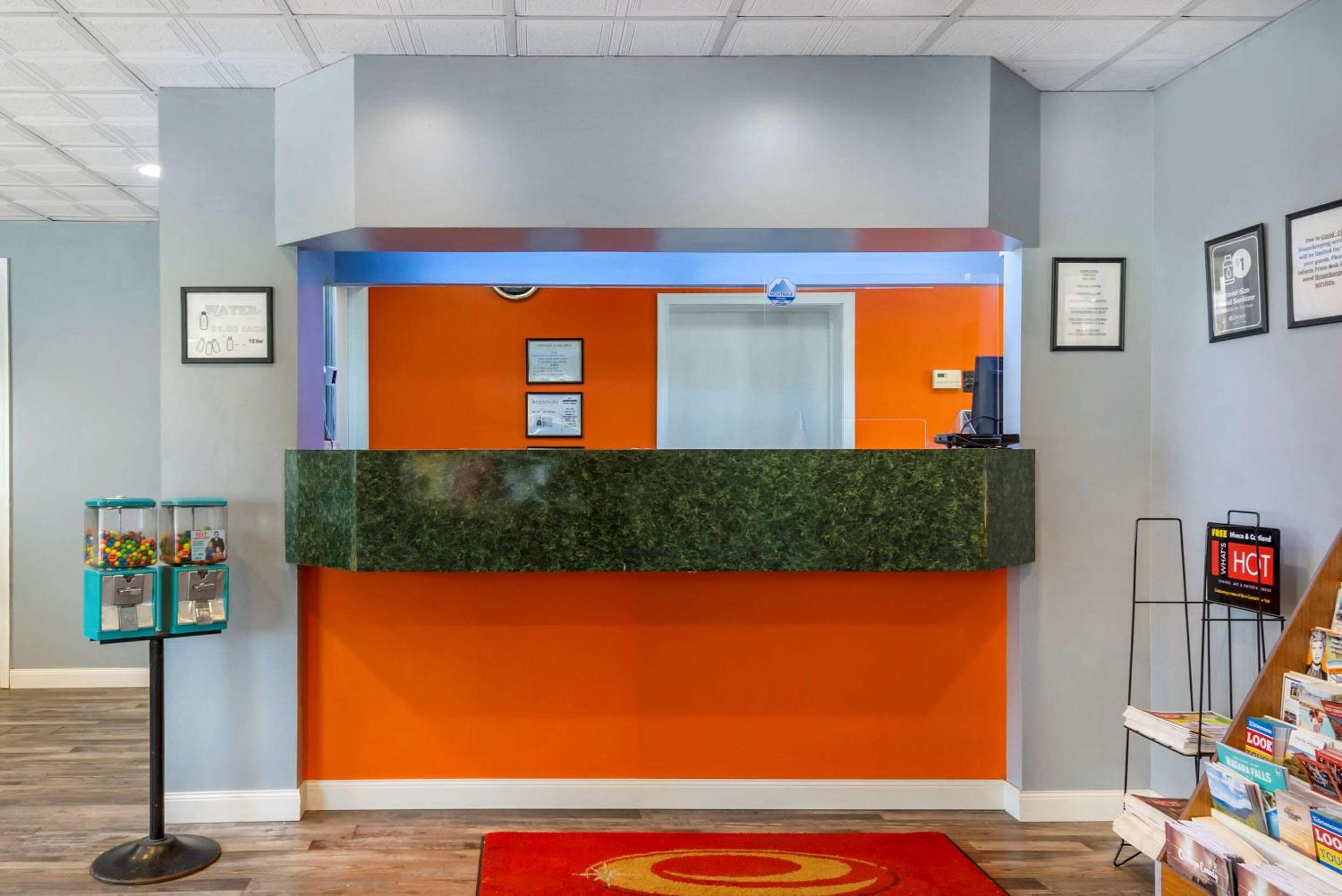 Econo Lodge Cortland Downtown view 5