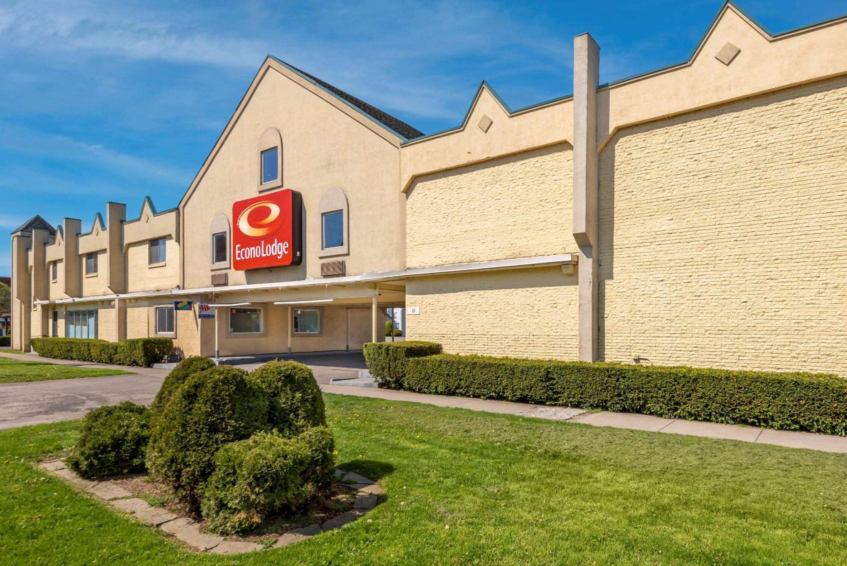 Econo Lodge Cortland Downtown view 2