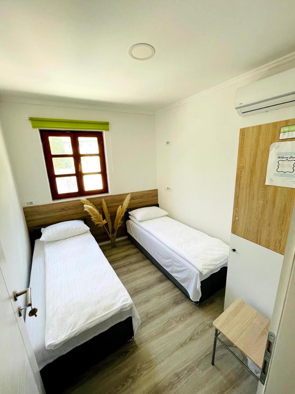 Guesthouse Check In