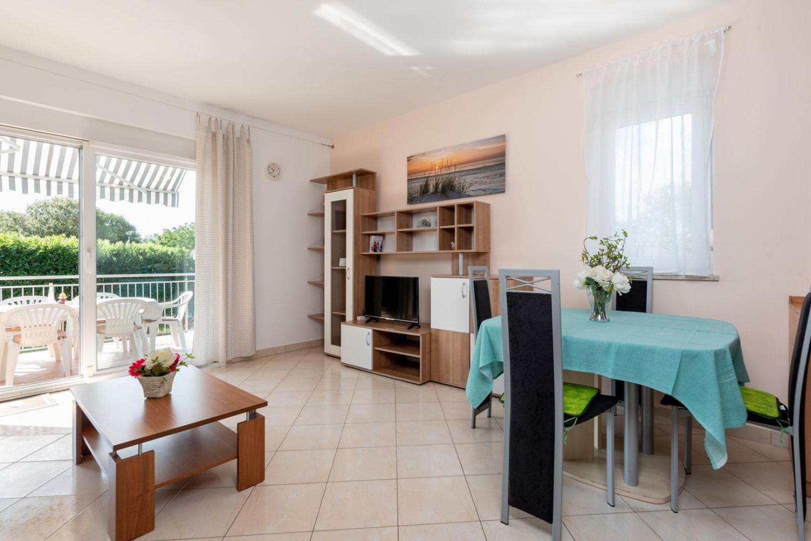 Holiday House Dora view 4