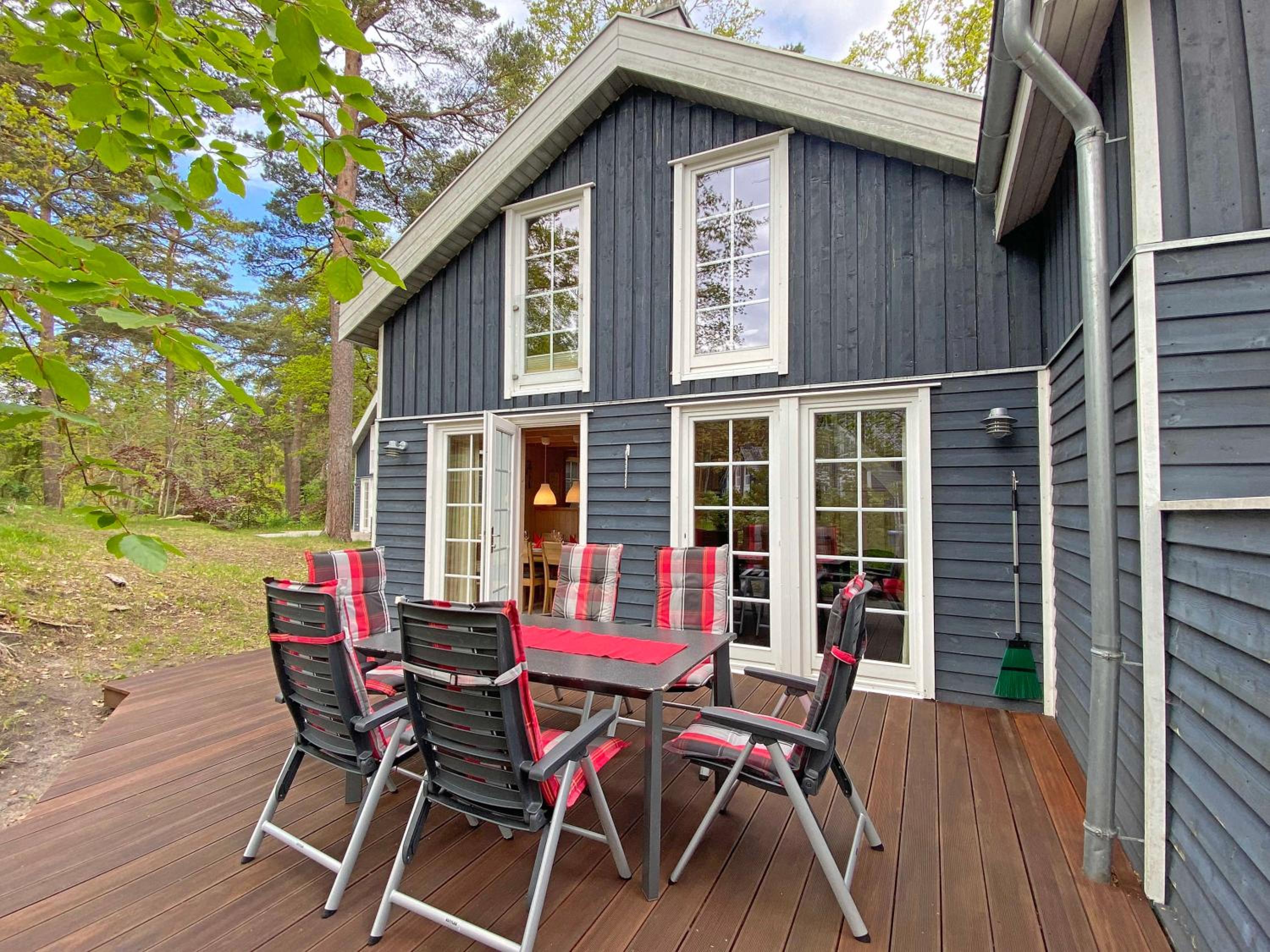 Strandhaus Ostseewelle mit Terrasse